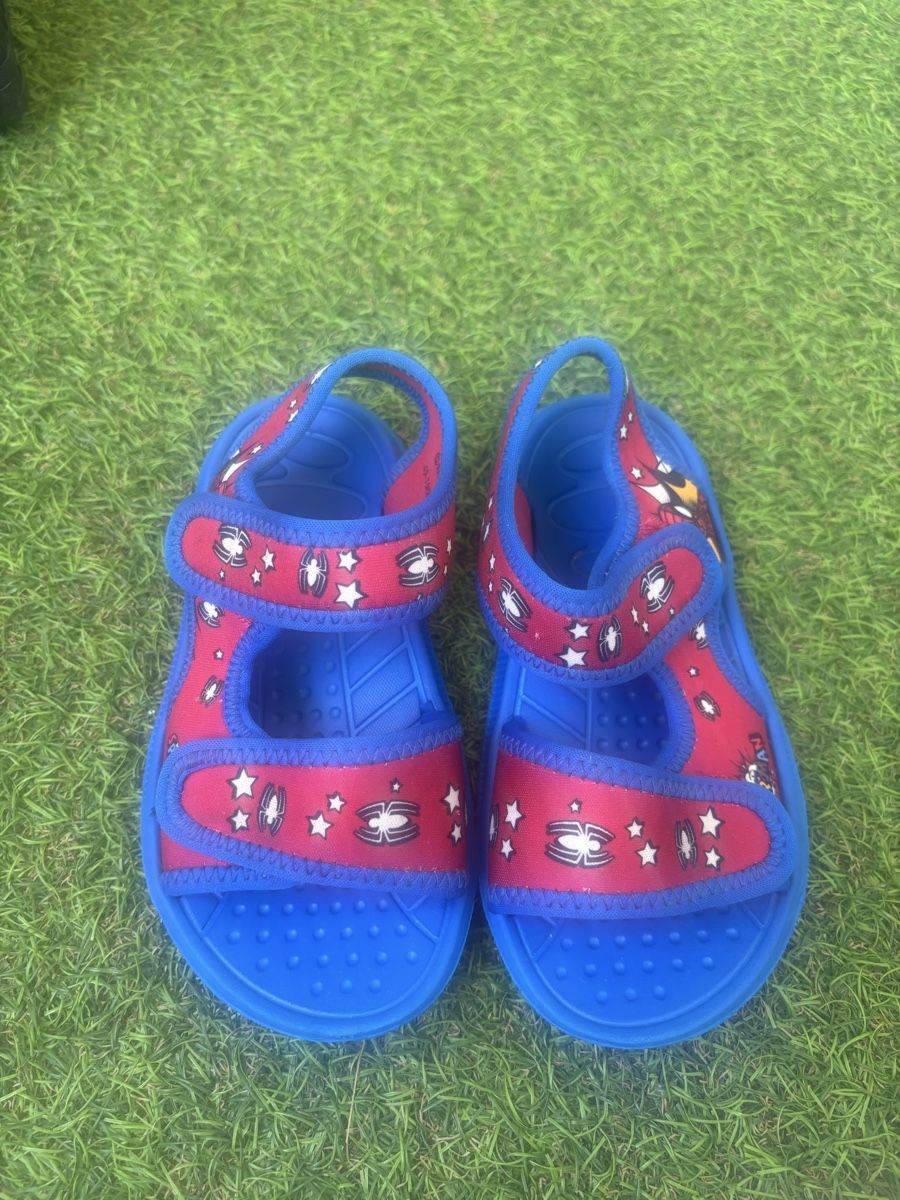 Scarpe per ragazzi: Sandals piscine Spiderman P. 29 New  – Nuovo (secondo la descrizione) da Chêne-Bougeries venduto da CeliaMate
