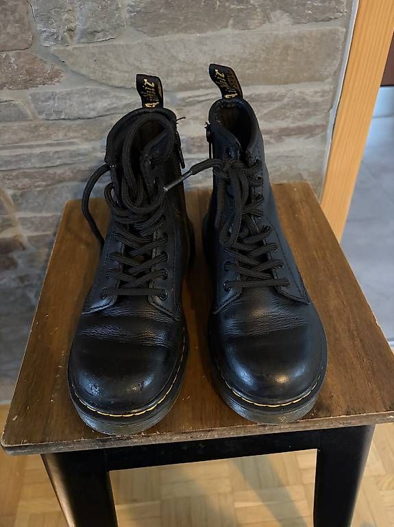 Chaussures hommes: Bottines Dr Martin's taille 31 – D'occasion à La Chaux-de-Fonds par ann_8n89