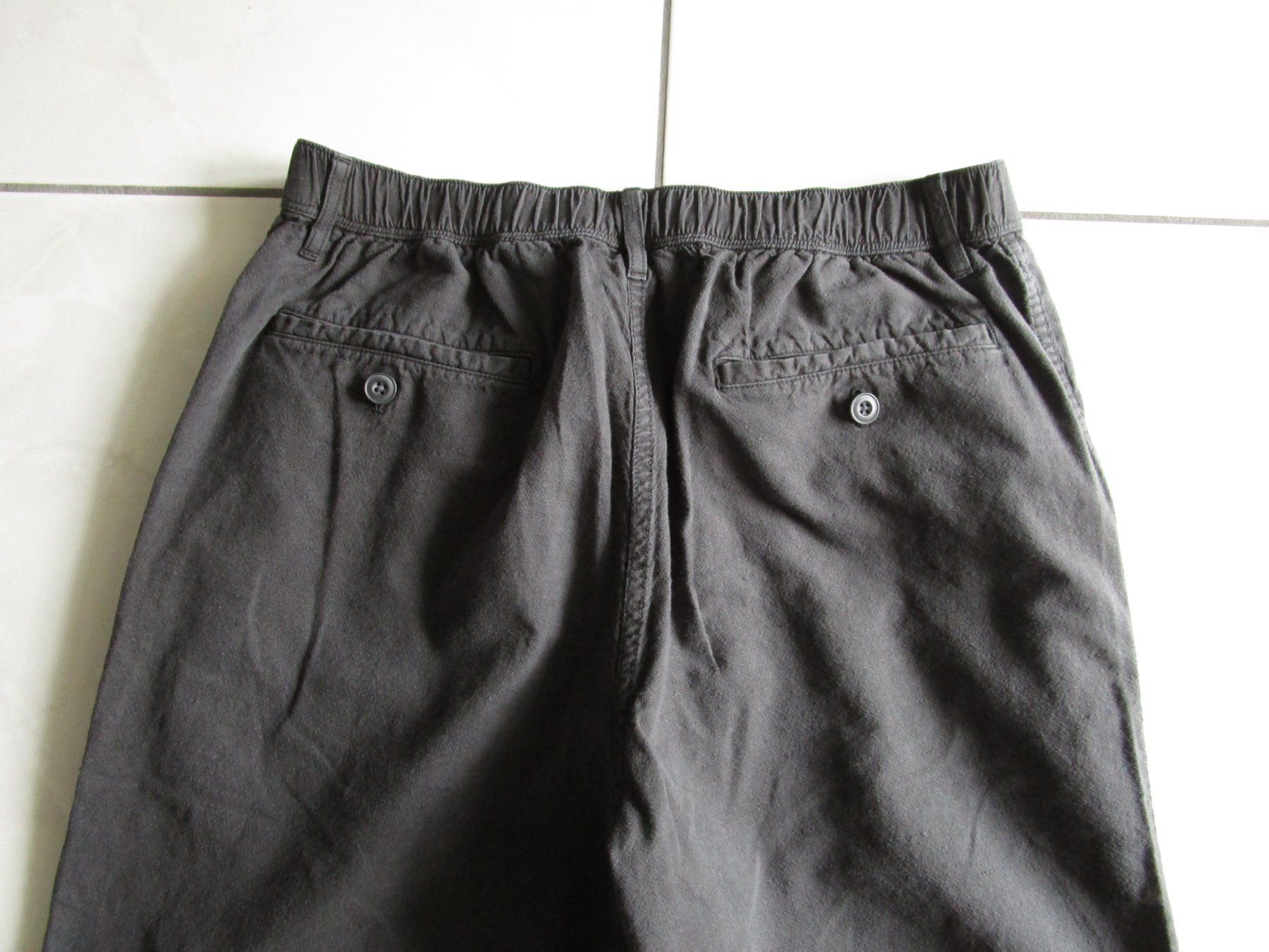 Uniqlo Pantaloni: Hose Uniqlo Gr. M schwarz – Usato da Volketswil venduto da Globine100 3
