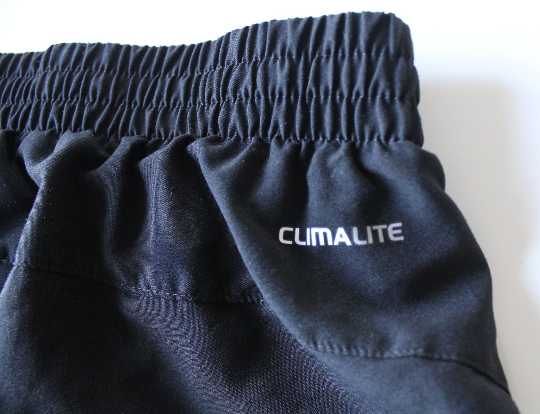 Adidas Pantaloni: Shorts Adidas noir t. L – Usato da Peseux venduto da Gilloss 3