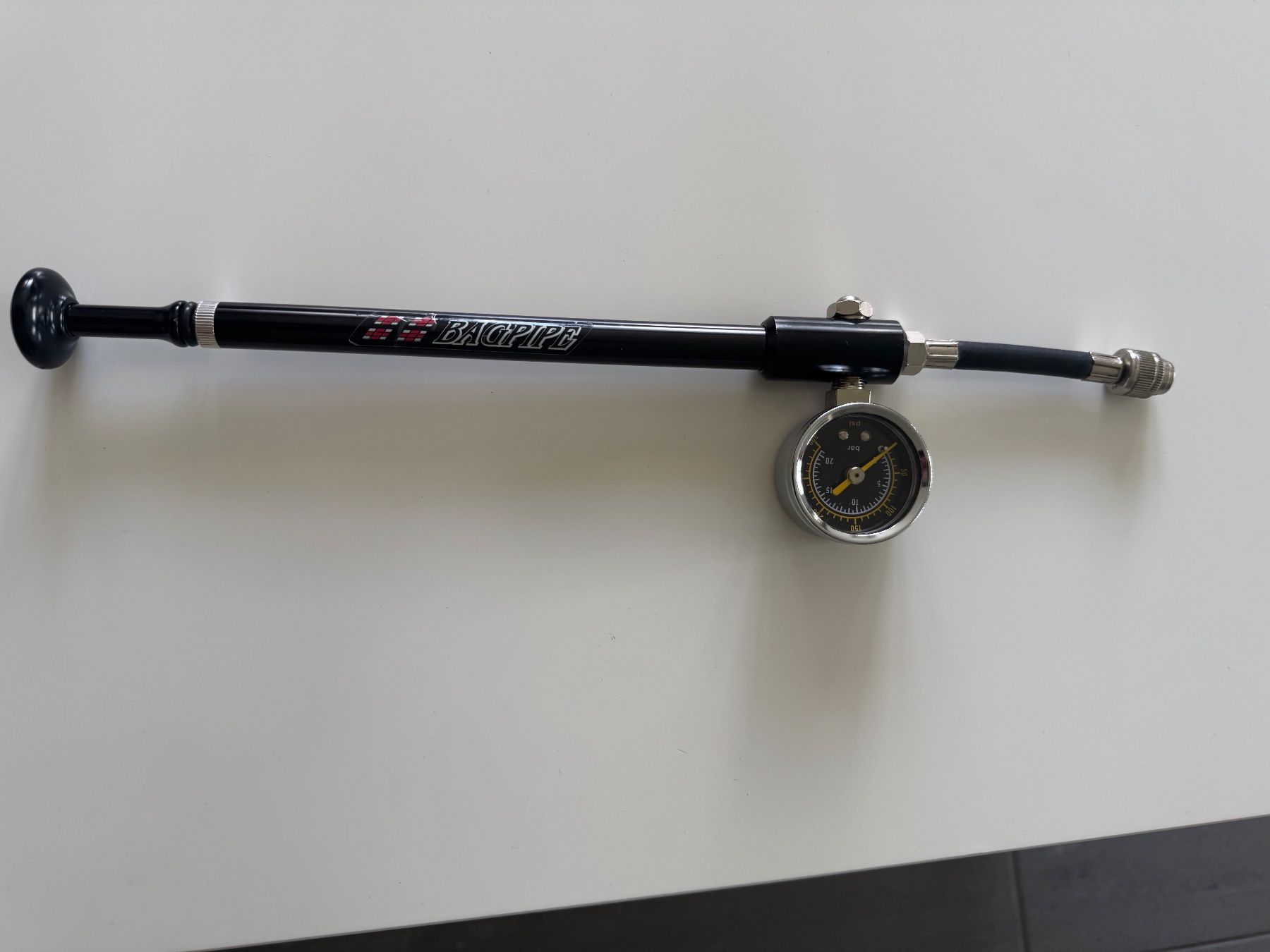 Pompe & Parti di ricambio: Bagpipe Pumpe mit Manometer - Top Zustand! – Usato da Grosswangen venduto da Oglala01