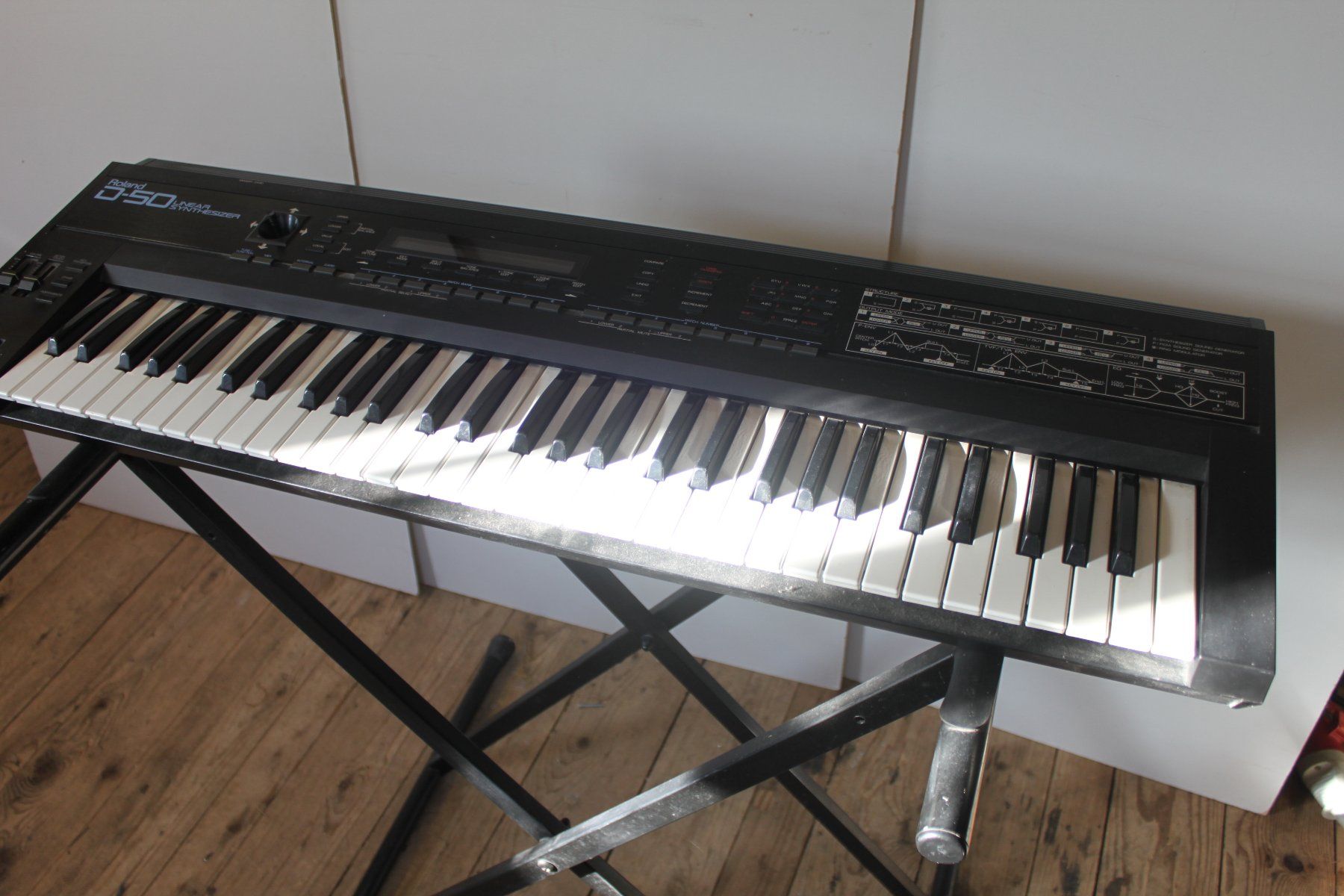 Roland Strumenti musicali: Roland D-50 Linear Synthesizer, Keyboard – Usato da Glarus venduto da Toni-Glarus 2