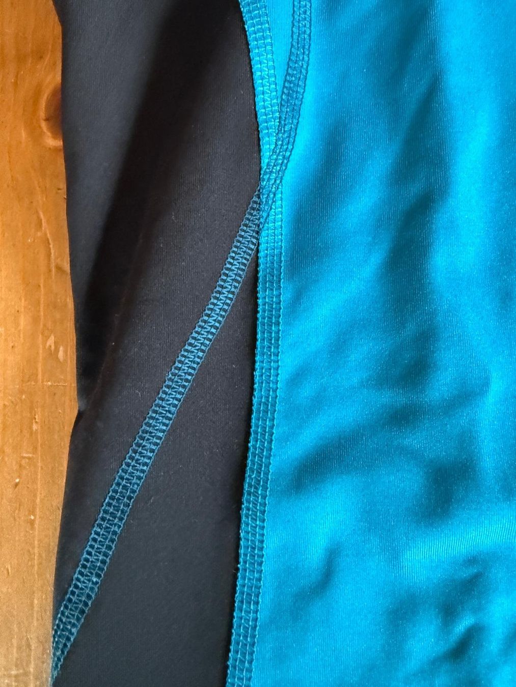 Canottiere & Pantaloni: Sportshirt – Usato da Flawil venduto da Stella_3 6