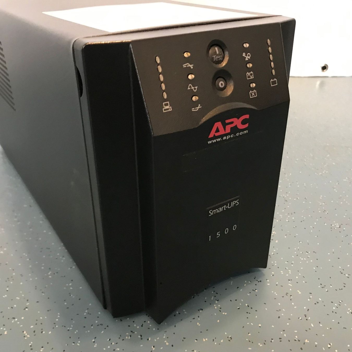 APC Smart ups 1500.