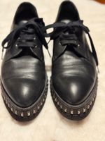 Schwarze Lederschuhe mit Nieten - Grösse 38, Ras