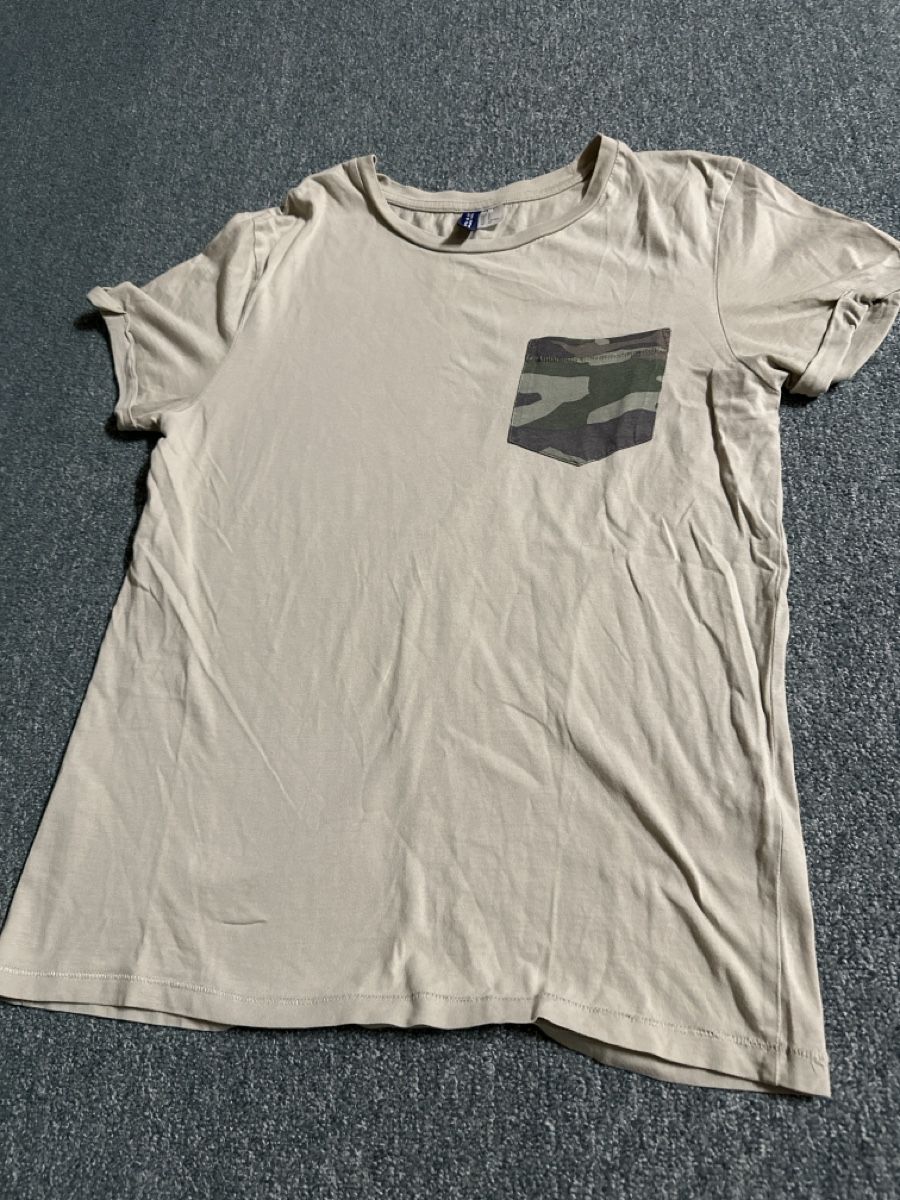 H&M T-shirt: Tshirt beige Gr S H&M – Usato da Baltschieder venduto da YmroBe