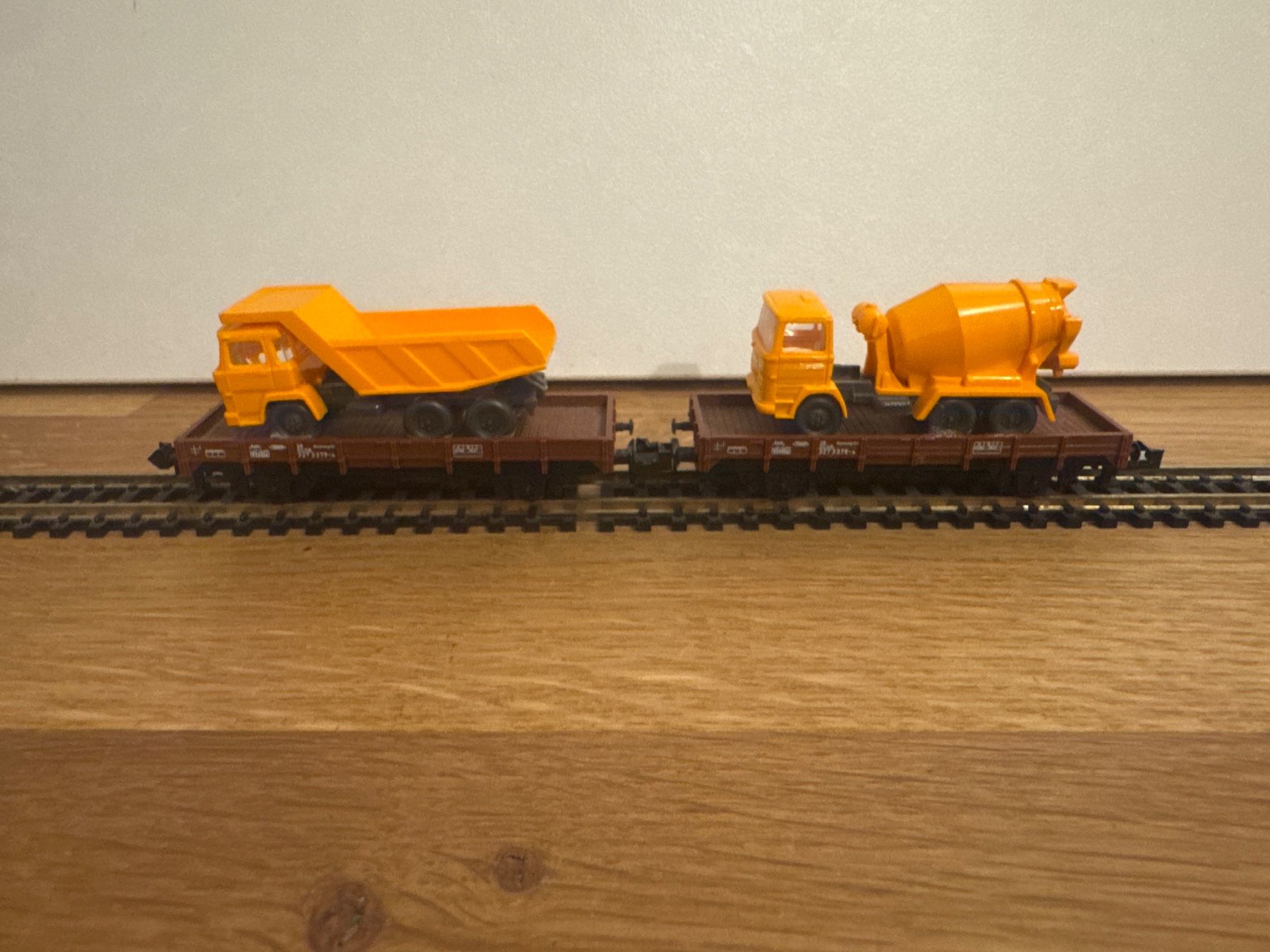 Trix Modellini di ferrovie: Minitrix Güterwagen mit Ladung – Nuovo (secondo la descrizione) da Schlierbach venduto da Look8