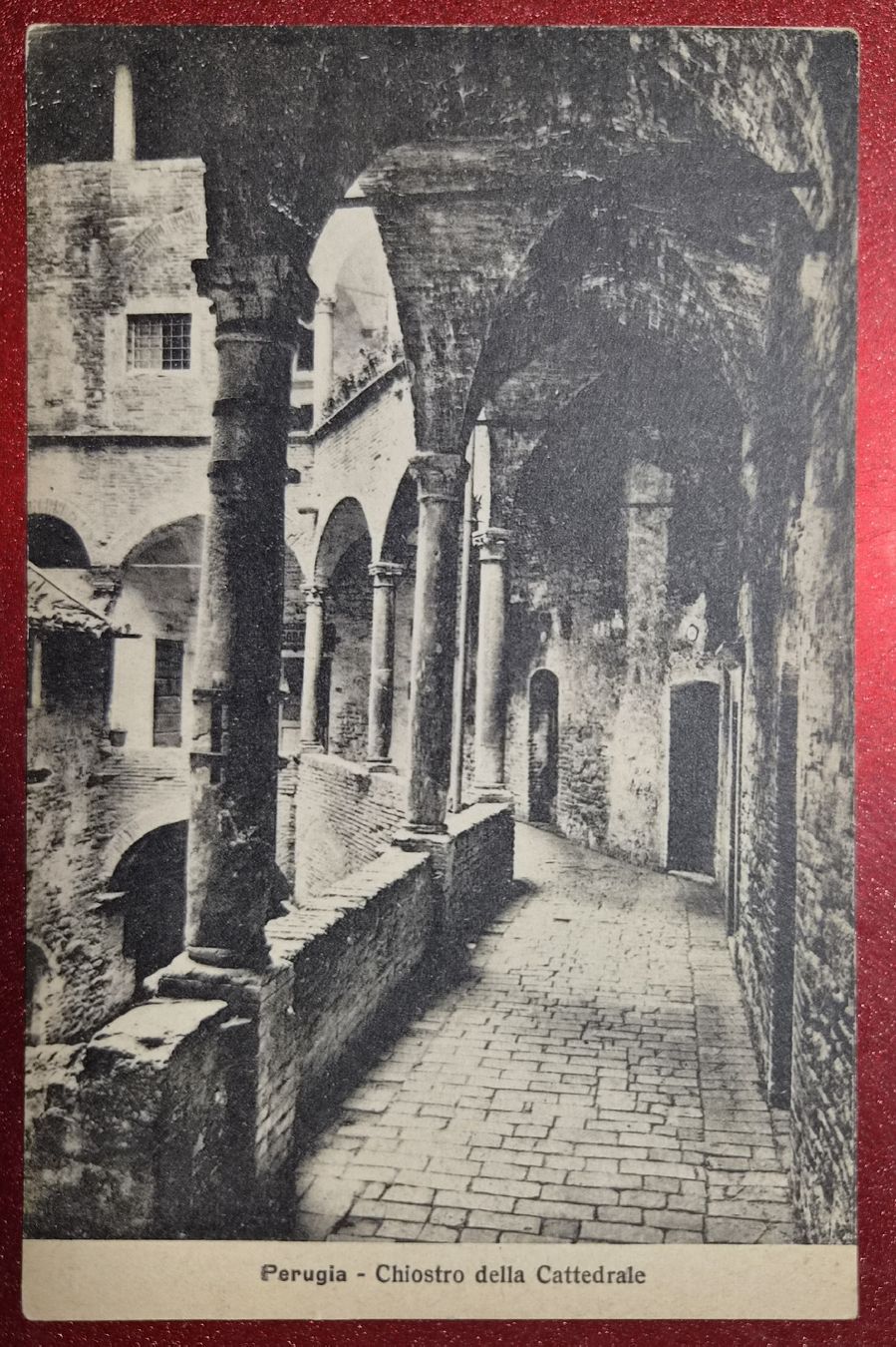 Cartoline postali: Perugia Chiostro della Cattedrale rar – Nuovo (secondo la descrizione) da Melchnau venduto da Arthurius