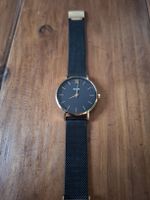 Cluse montre femme, maille noire et détails dorés
