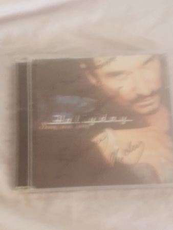 Introuvable cd dédicacé pour toute l'équipe Dior
