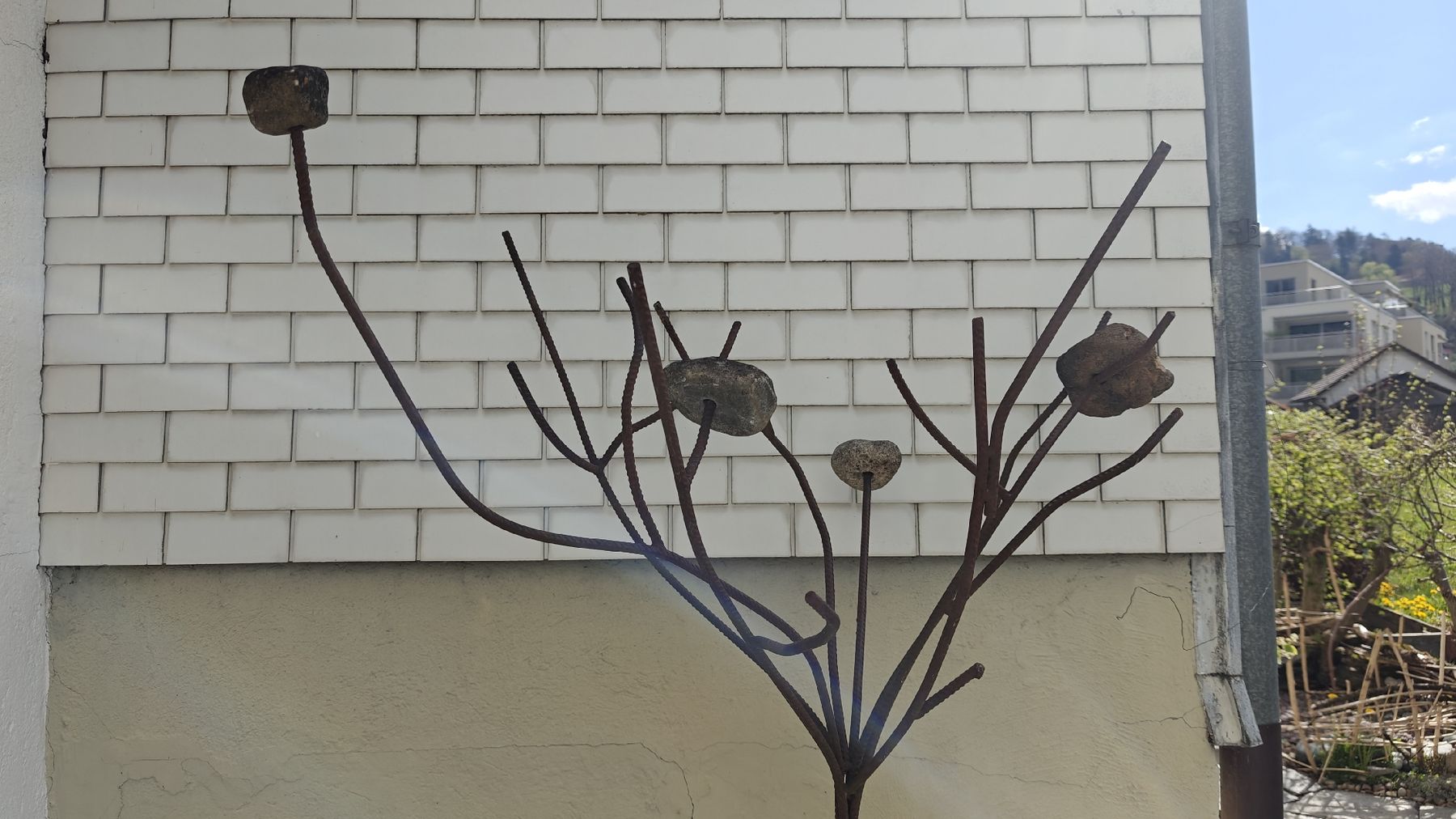Tutte le decorazioni: Gartendeko: Metallbaum mit Steinen, einzigartig! – Usato da Wattwil venduto da Fair2nd 1