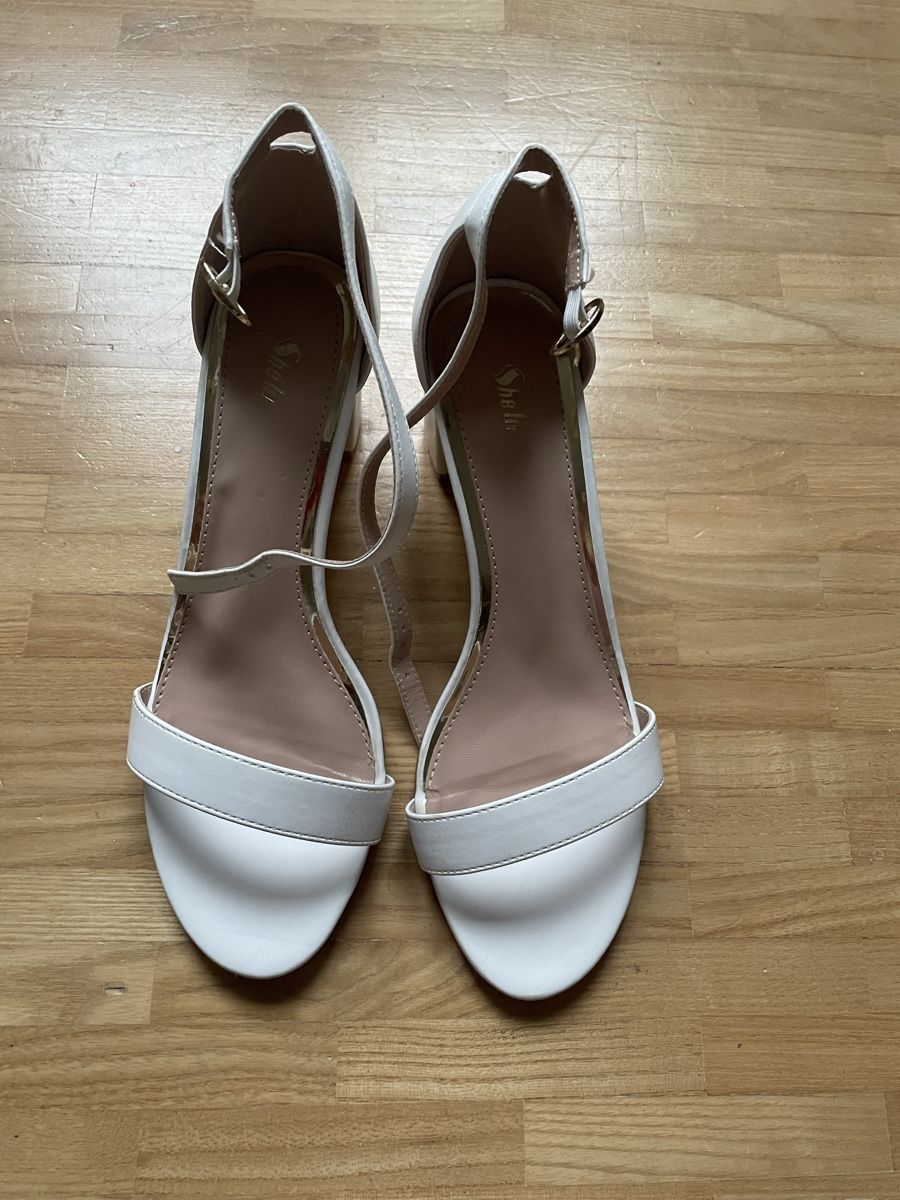 Scarpe da donna: Weisse Sandalen mit Absatz – Usato da Seuzach venduto da Sazu1 1