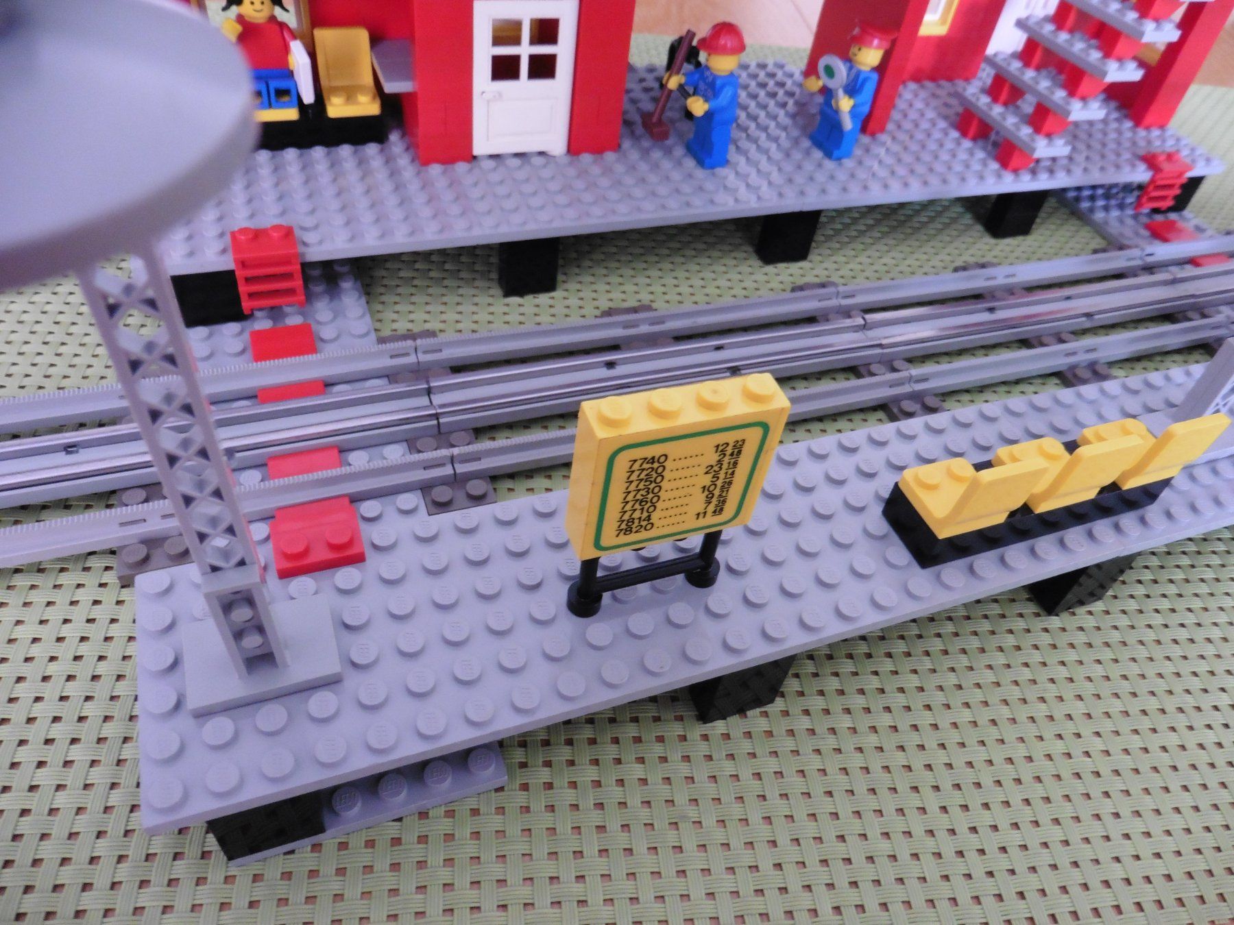 Lego Kit di costruzioni: Lego 7822 Bahnhof 12 V Eisenbahn – Usato da Kaltbrunn venduto da sigale 1