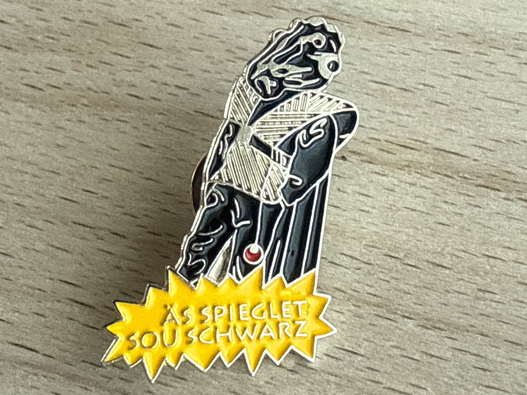 Plaketten & Abzeichen: Pin  Äs spieglet souschwarz – Gebraucht aus Glattbrugg von Schweigmatt