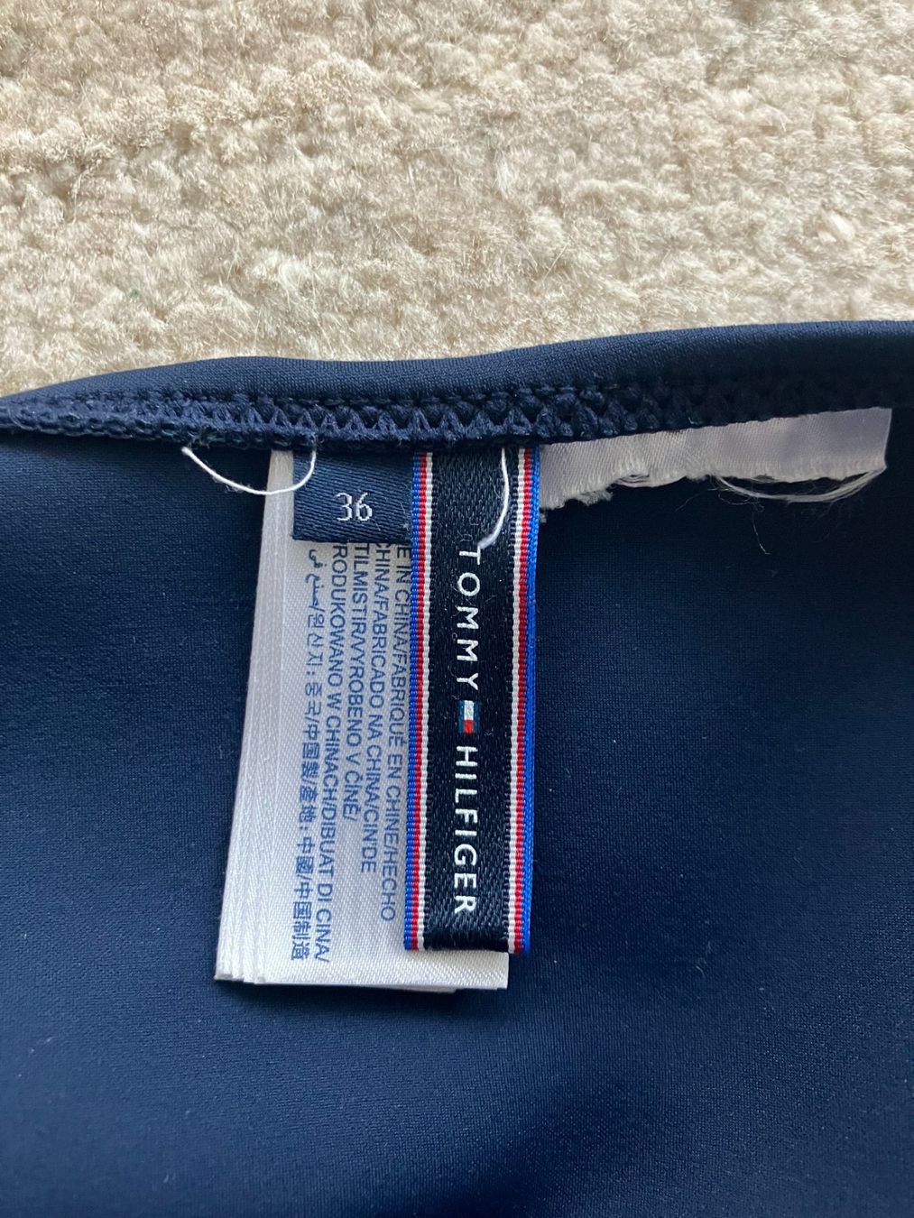 Tommy Hilfiger Costumi da bagno & Bikini: Badeanzug Tommy Hilfiger dunkelblau, S – Usato da Baden venduto da jcm_9dkf 7