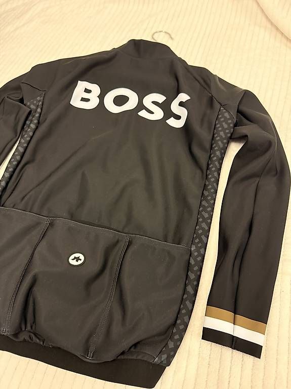 Maillots de corps & Pantalons: Assos x BOSS, Long Sleeve Jersey, Gr.S – D'occasion à Kriegstetten par Levin7 2