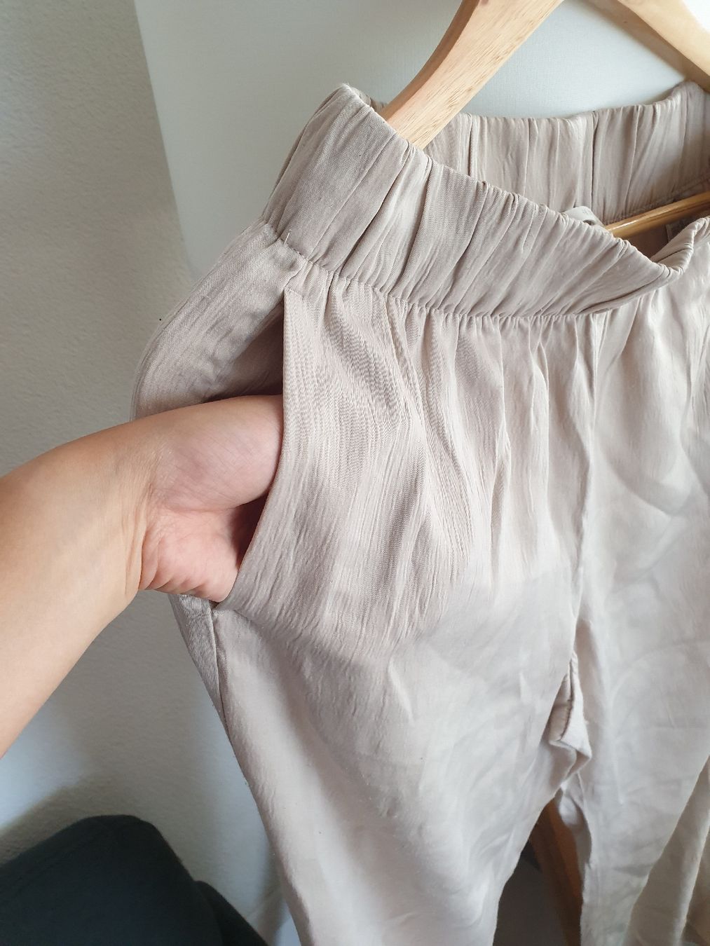 H&M Hosen: H&M Beige Flare Pants – Gebraucht aus Aigle von Smagbrelle18 2