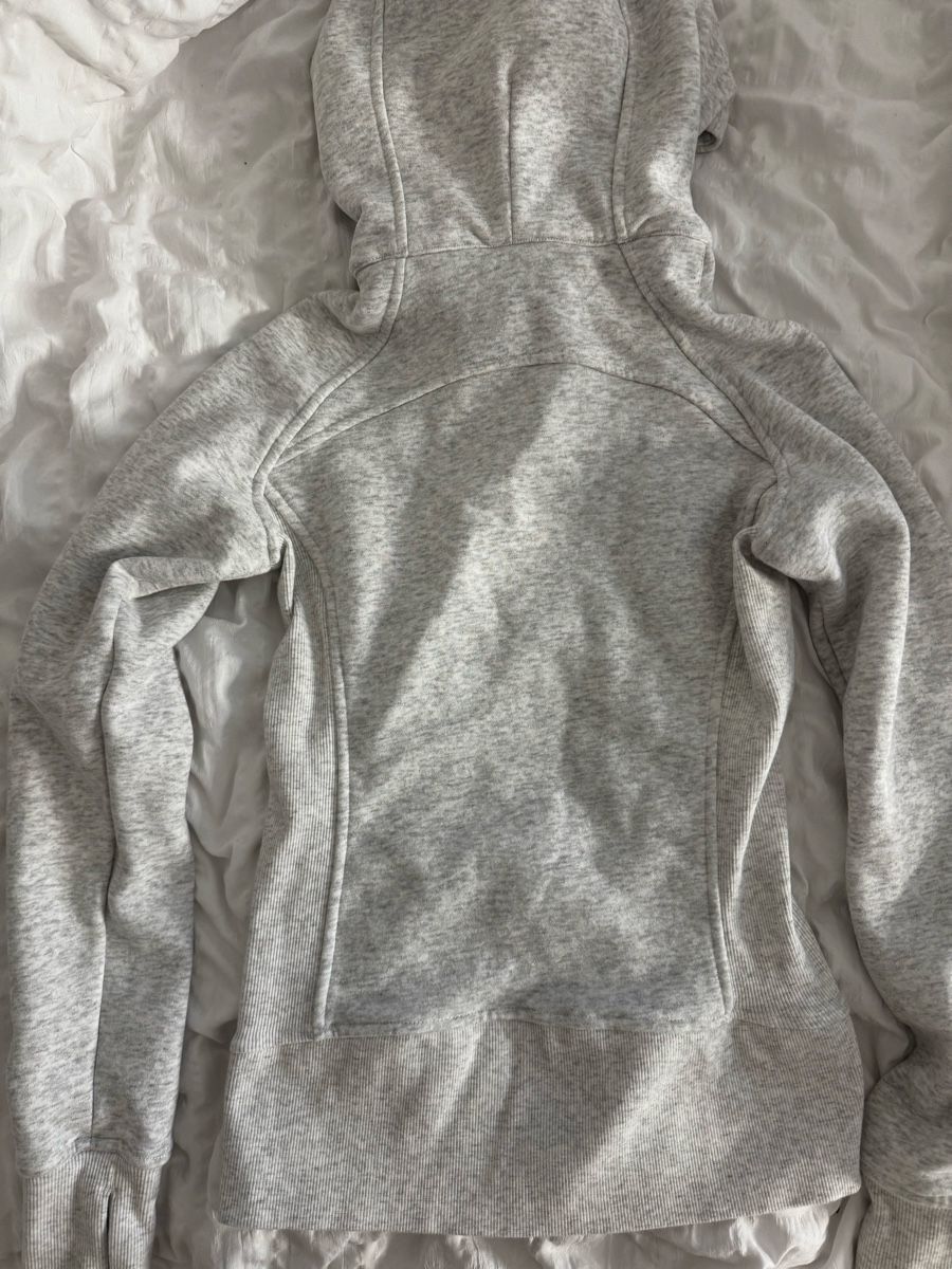 Lululemon Giacche: Lululemon Scuba Zip-hoodie grösse 2 – Nuovo (secondo la descrizione) da Richterswil venduto da dil_vc79 6