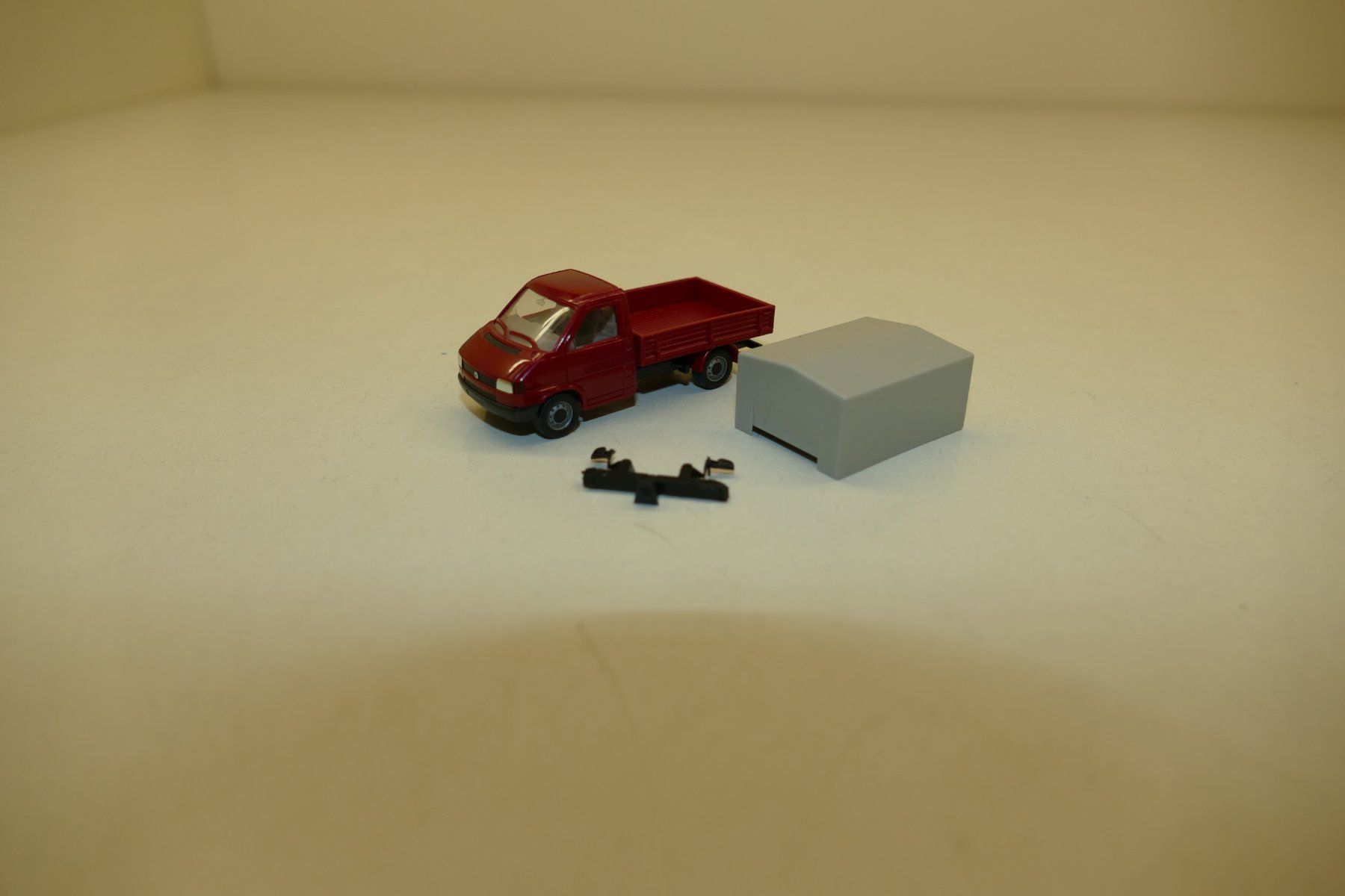 Herpa Modellini d'auto: Herpa 1:87: VW T4 Pritsche/Plane rot – Nuovo (secondo la descrizione) da Niederhasli venduto da Flash32
