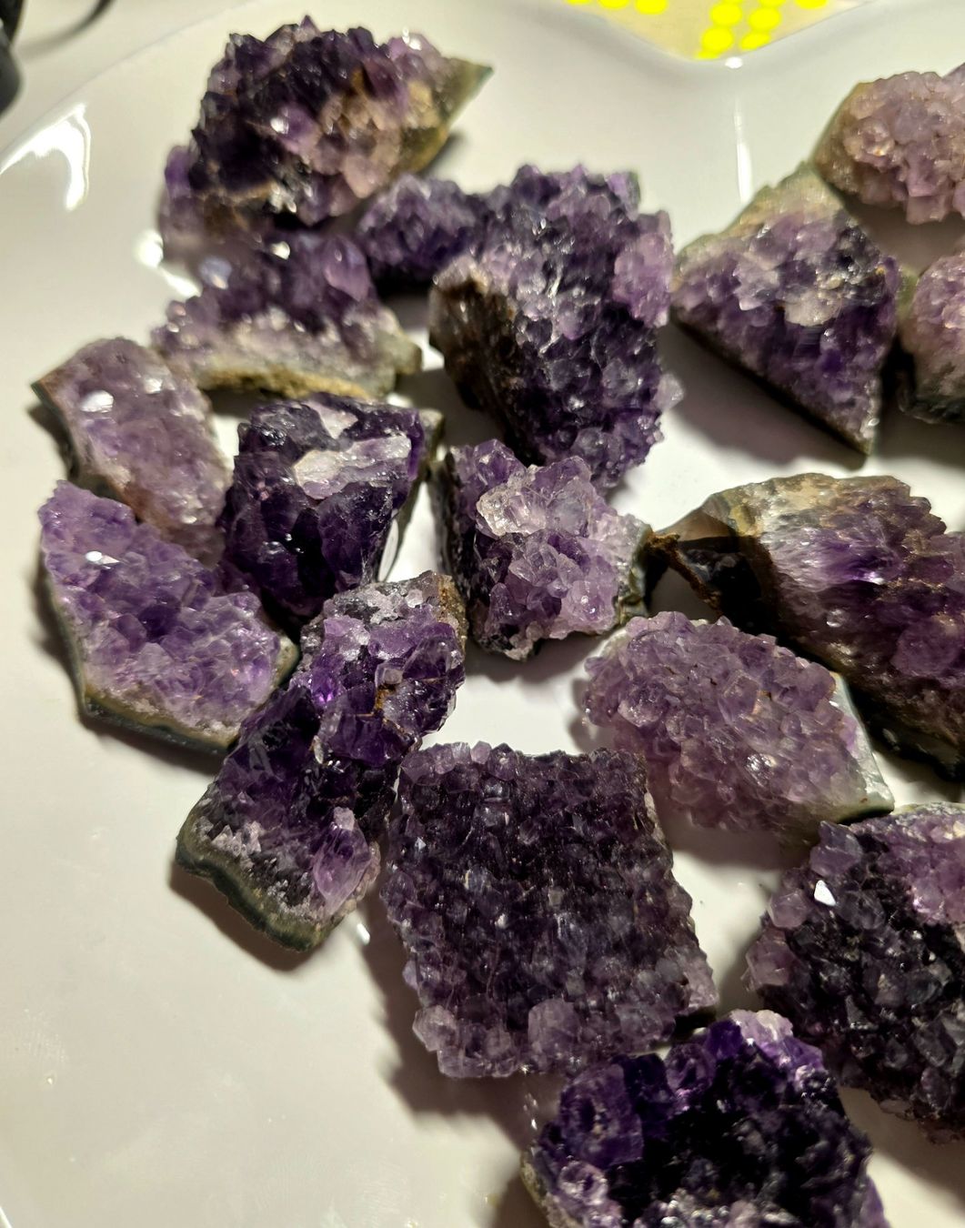 Minerali & Pietre curative: 20 Stk. Amethyst Stufen 1kg – Nuovo e nell'imballaggio originale da Matzingen venduto da Shay_Crystalz 2