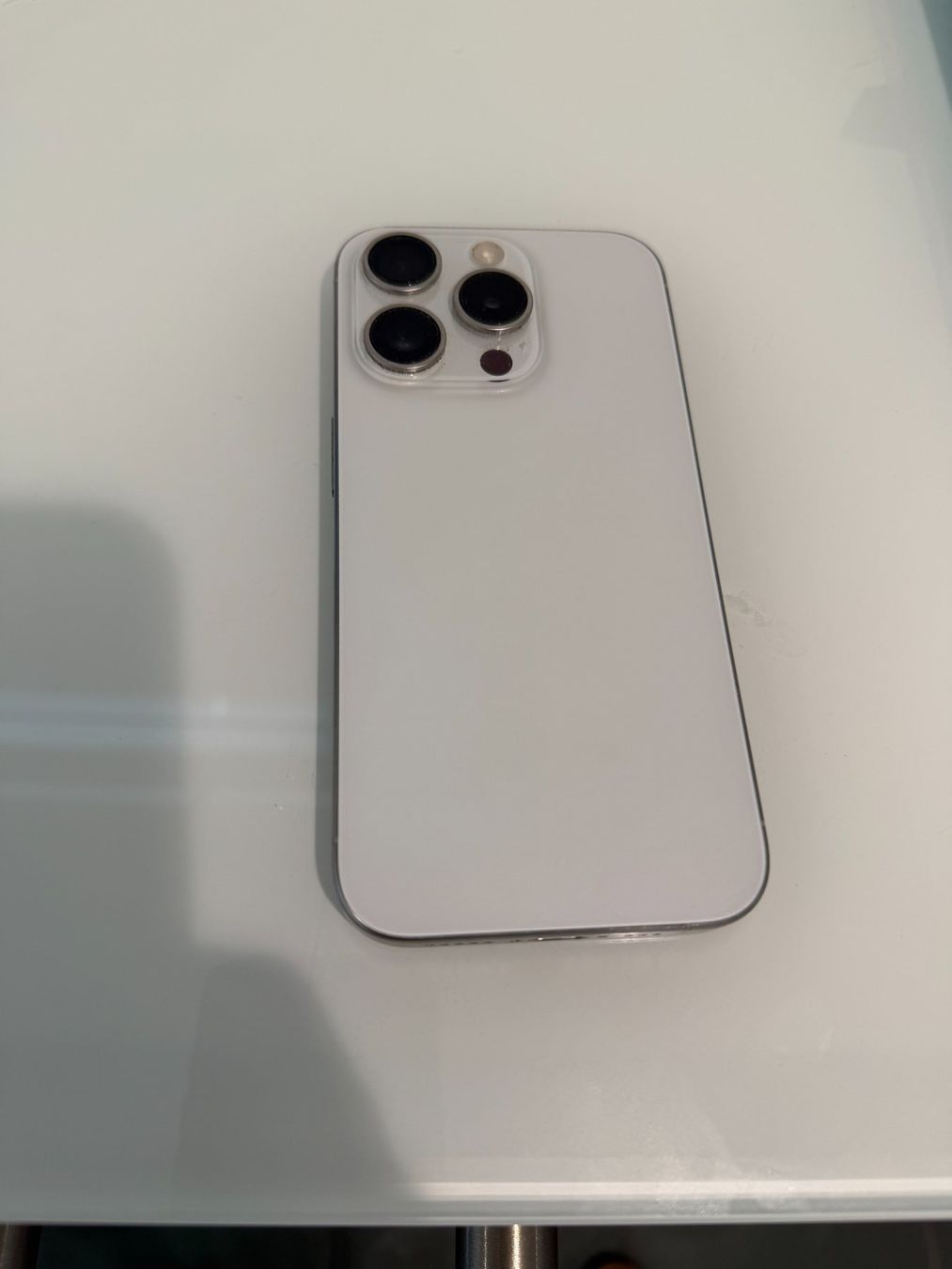 Apple Telefoni cellulari / Smartphones: iPhone15 Pro, White Titanium, 256GB – Usato da Liestal venduto da ripi1 4