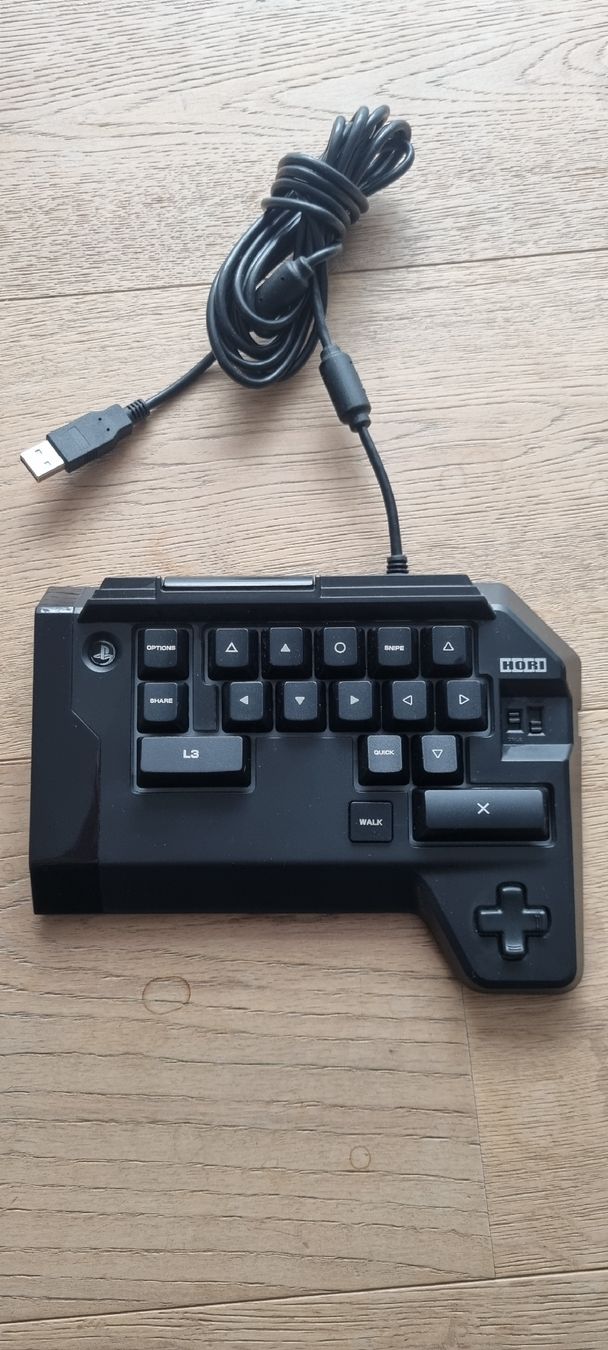 Controller: Hori TAC Tactical Assault Commander PS4-008 – Gebraucht aus Niederlenz von scotti2000 1