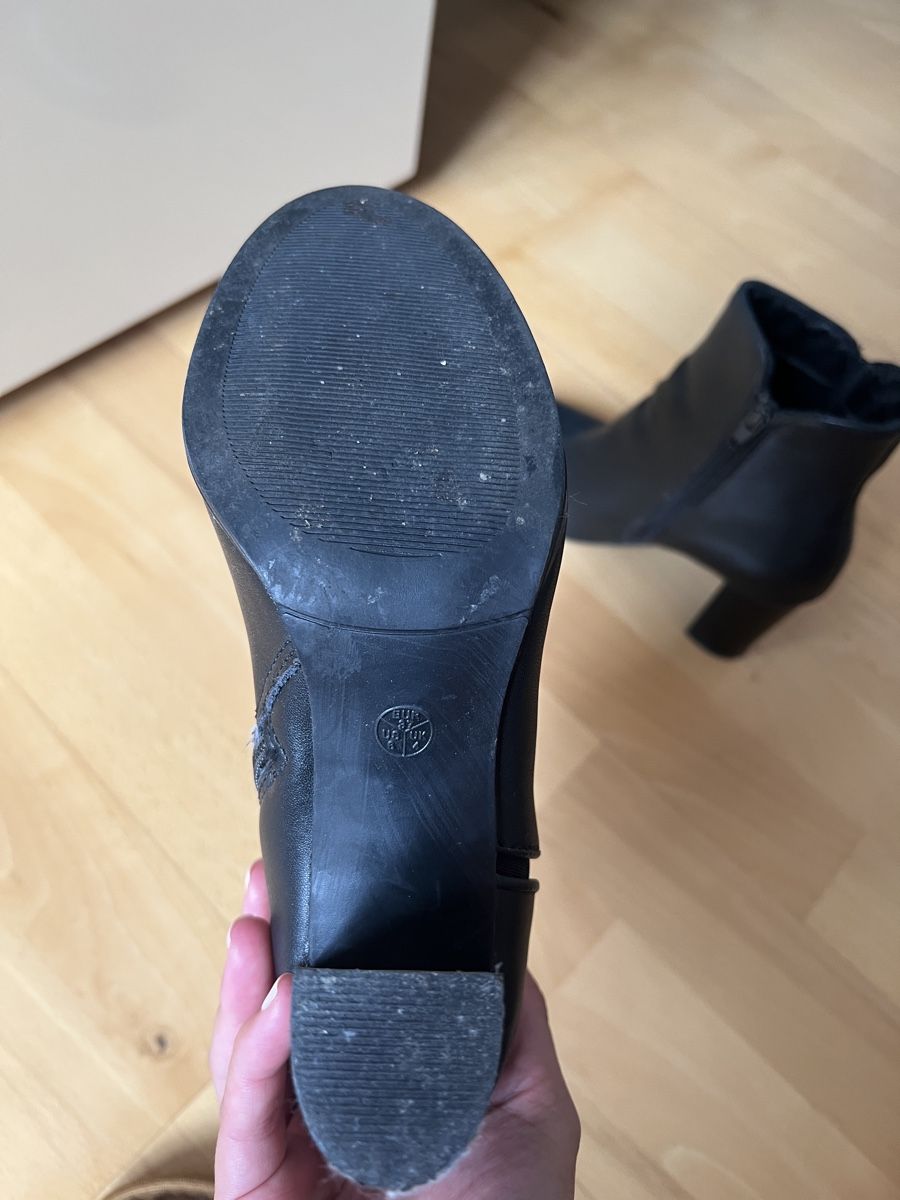Scarpe da donna: SCHWARZE STIEFELETTEN MIT ABSATZ ESMARA GR.37 – Usato da Rothrist venduto da FL_17 1