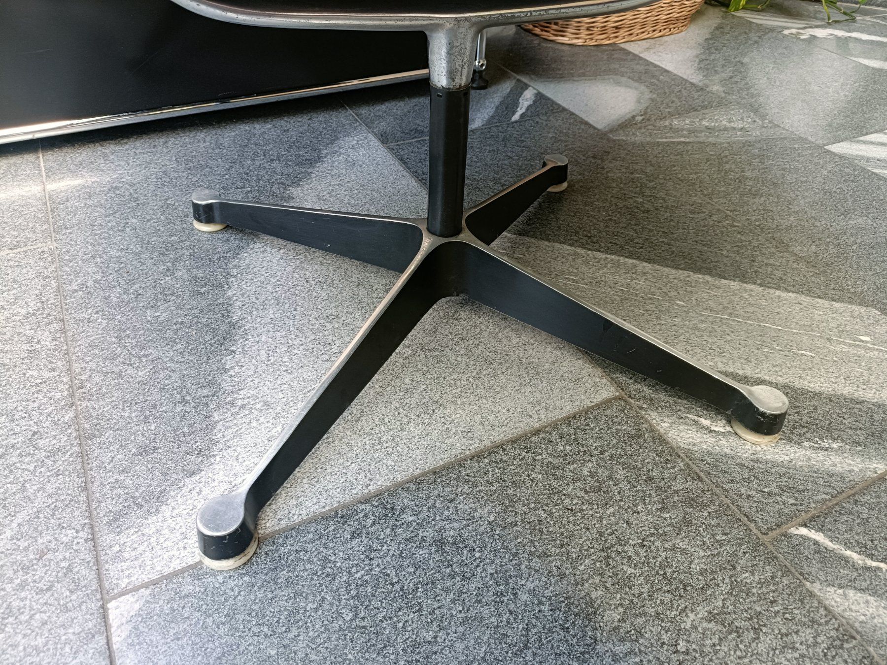 Herman Miller Poltrone: Original Herman Miller Eames EA116 1.Generation – Usato da Schmitten FR venduto da oldtimer82 5