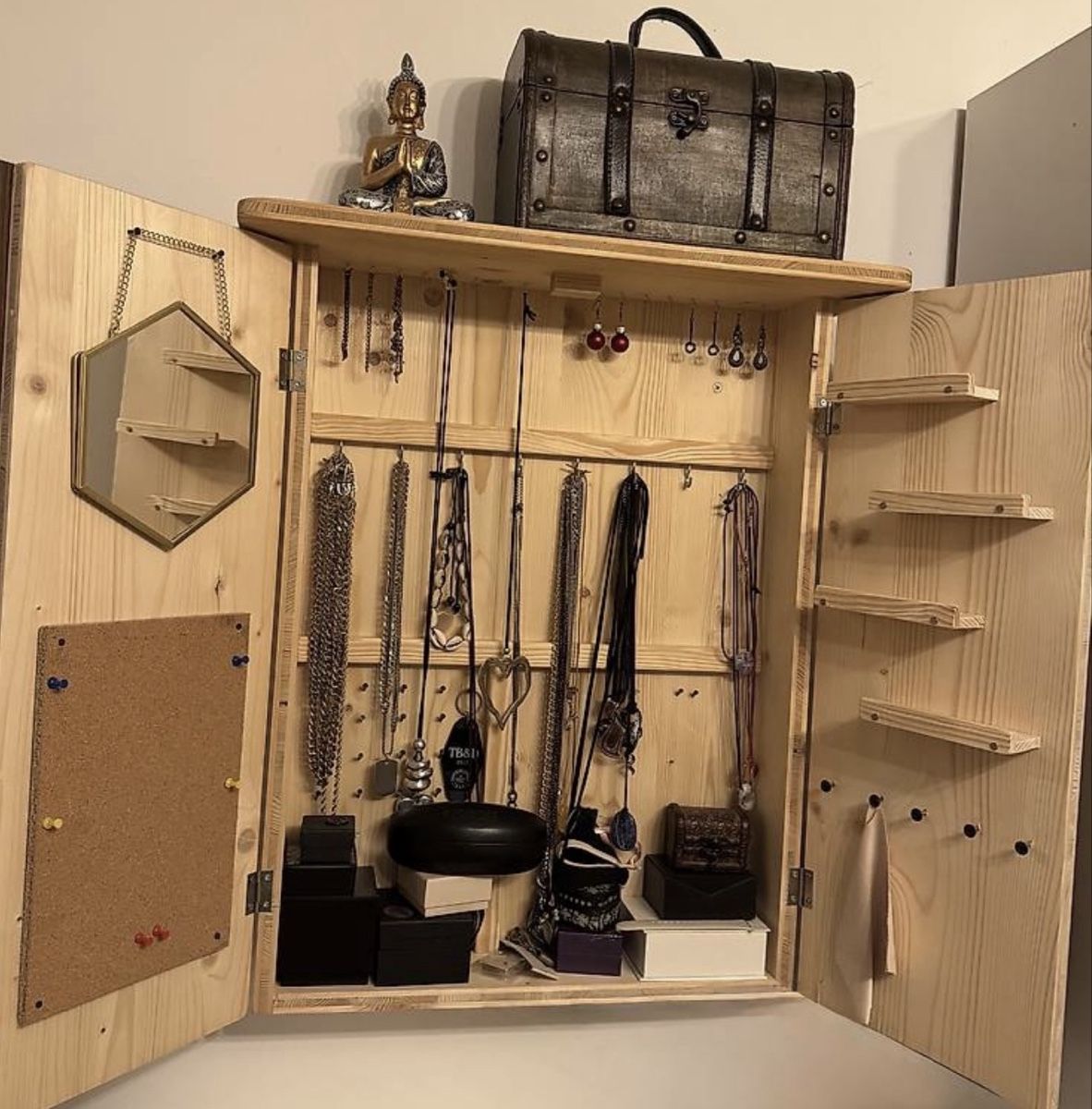 Tutte le decorazioni: Schmuckschrank – Usato da Uttwil venduto da van_rr7z 1