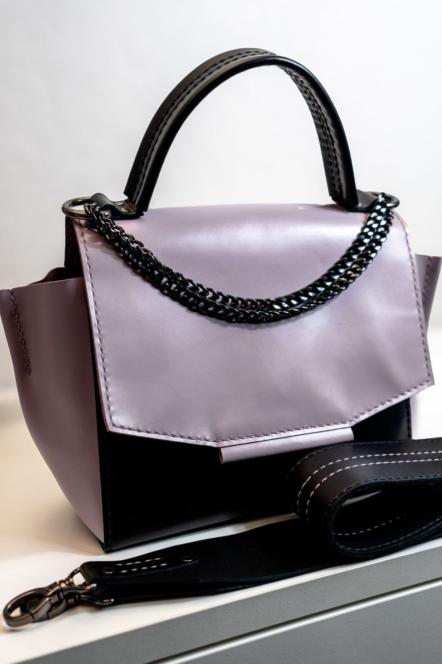 Borse da donna: Elegante Ledertasche mit Kette - handmade – Nuovo e nell'imballaggio originale da Matzendorf venduto da sas_skl6 6