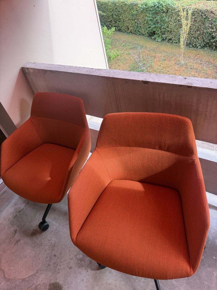 Chaises: 2 orange Bürostühle  2 Stück – D'occasion à Zürich par hus_wvq6 1