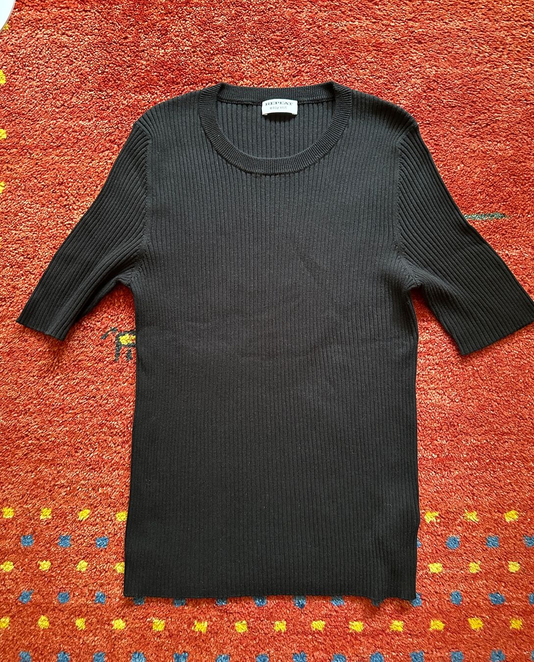 T-Shirts: Repeat Knitware – Gebraucht aus Luzern von Sesilija