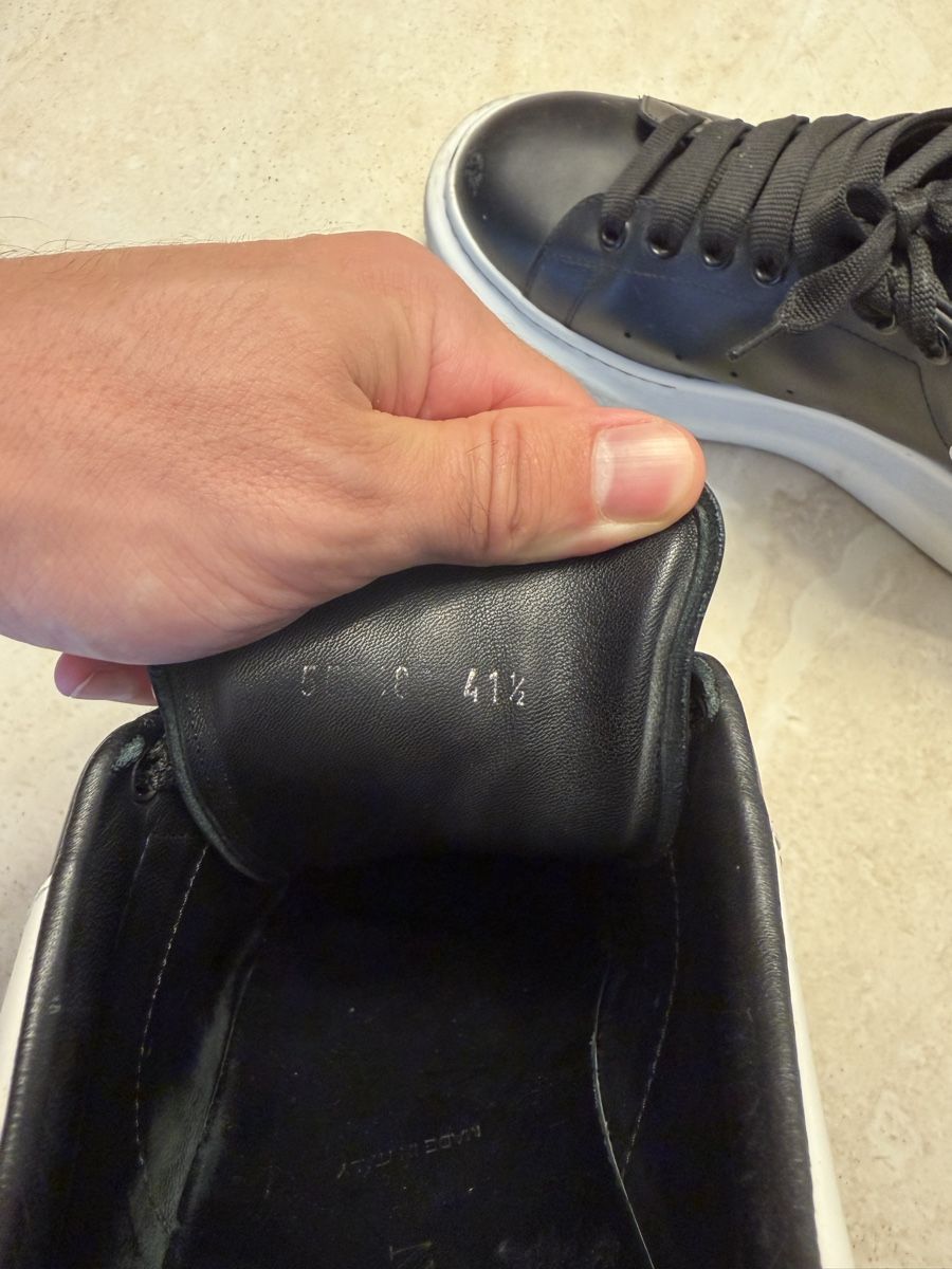 Alexander Mcqueen Scarpe da uomo: Alexander McQueen Sneaker Oversized Schwarz Weiss Gr 41.5 – Usato da Uster venduto da are_rts9 3