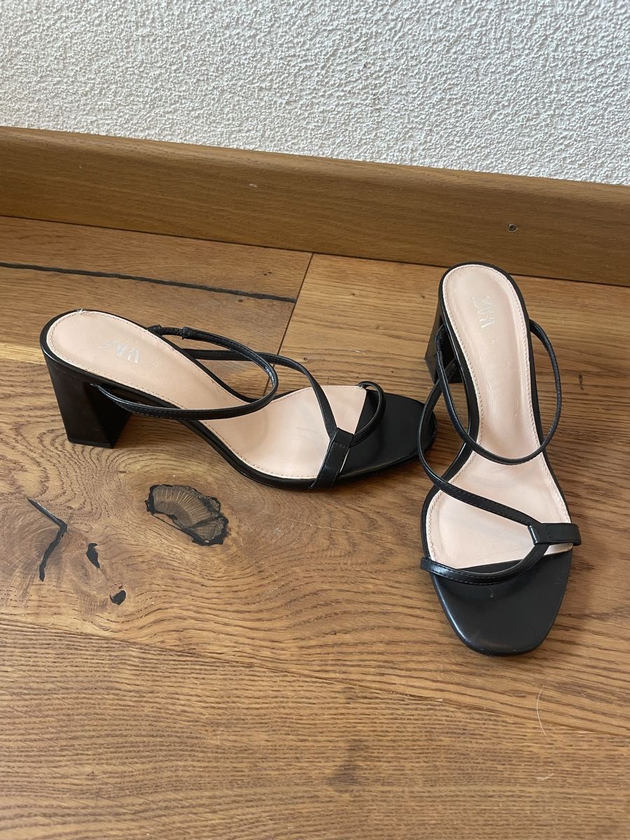 Zara Damenschuhe: Zara Black Heeled Sandals, Size 39 – Neu (gemäss Beschreibung) aus Roche VD von closetcleanse 1