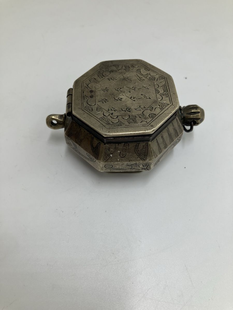 Statuette: Objet ancien chinois  – Usato da fribourg venduto da Retroverso 3