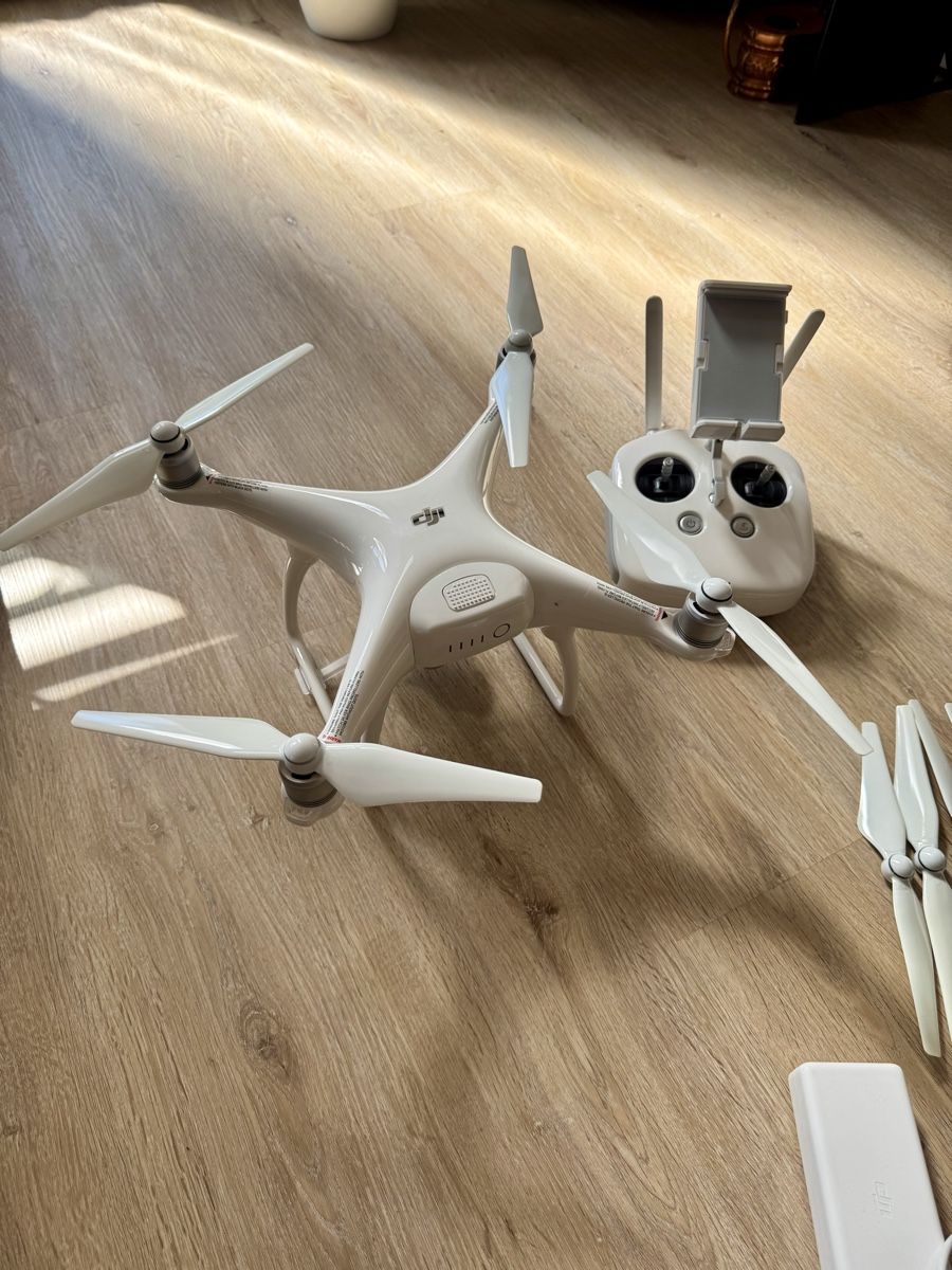 DJI RC Modellbau: DJI Drohne Phantom 4 – Neu (gemäss Beschreibung) aus Wallbach von jojoAG