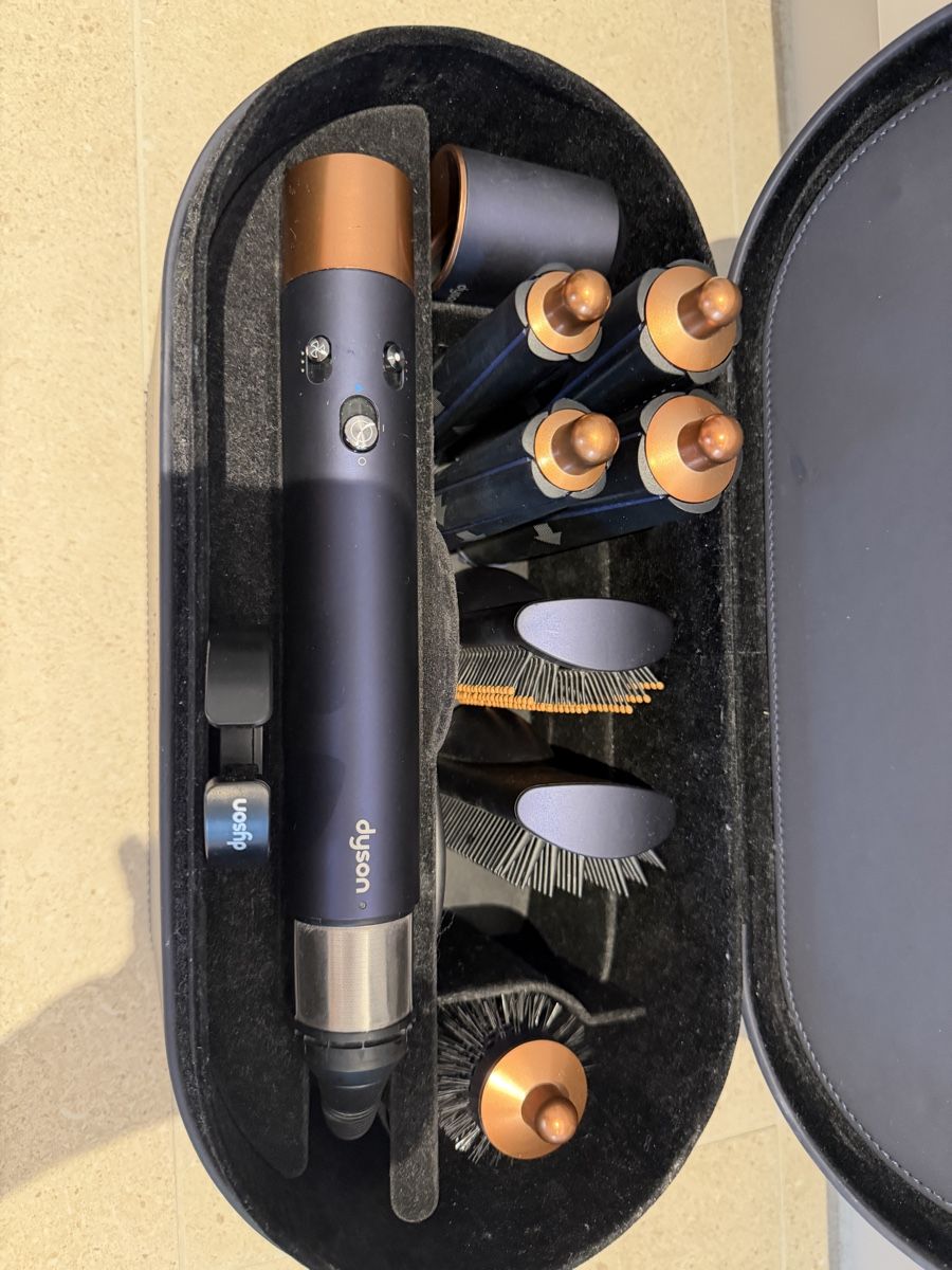 Dyson Sèche-cheveux: Dyson Airwrap Complete Limited Edition dunkelblau – D'occasion à Lachen SZ par KimZinniker 2