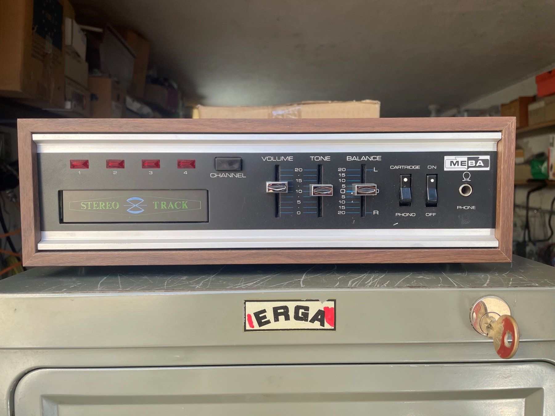 Kompaktkassetten: MEBA Stereo-8-Track-Player mit integriertem Verstärker – Defekt aus Buchs ZH von Gladiatore