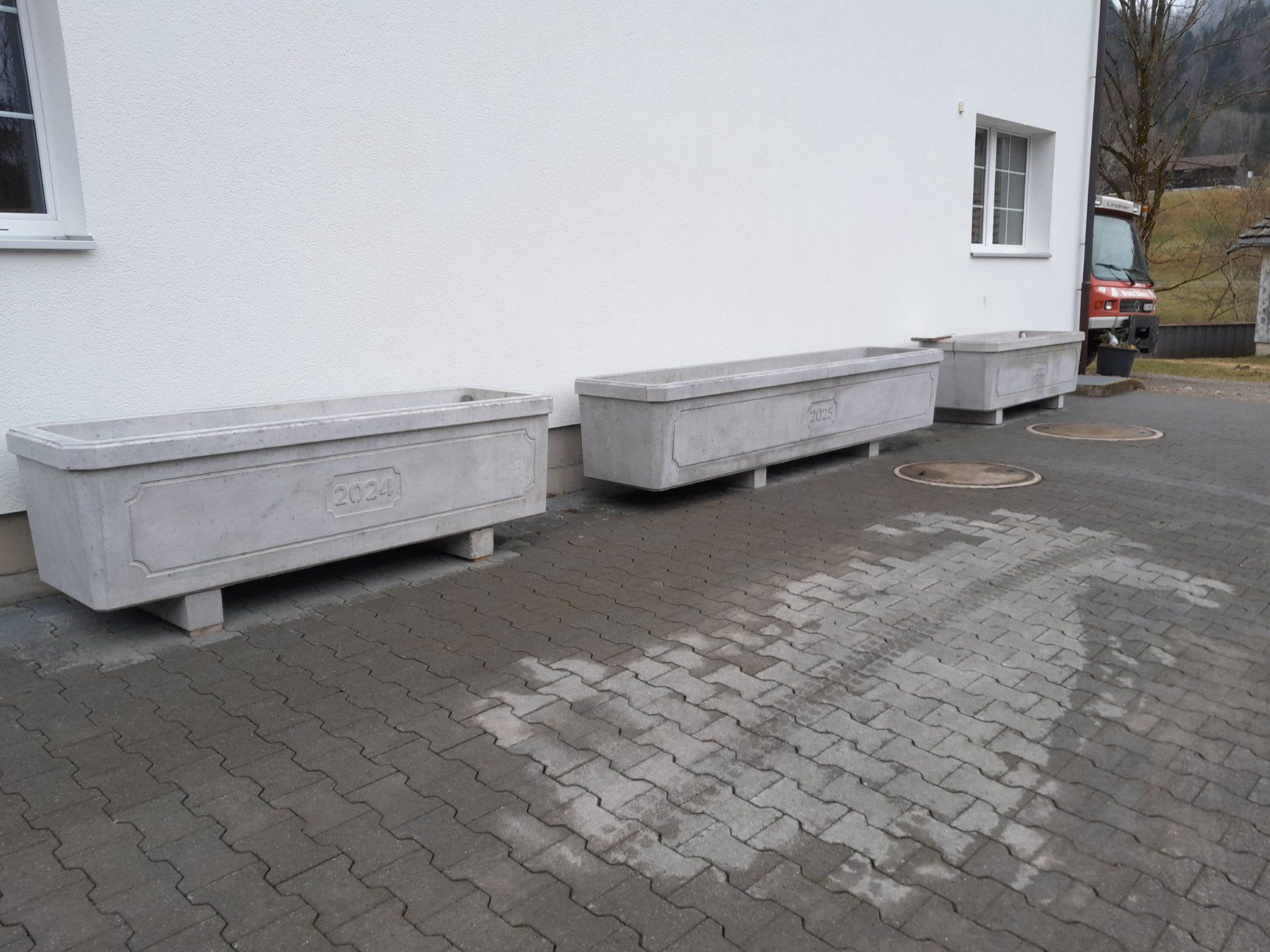 Stagni & Fontane ornamentali: Brunnen  Trog  Betonbrunnen – Nuovo (secondo la descrizione) da Urnäsch venduto da Gwandsenn 1