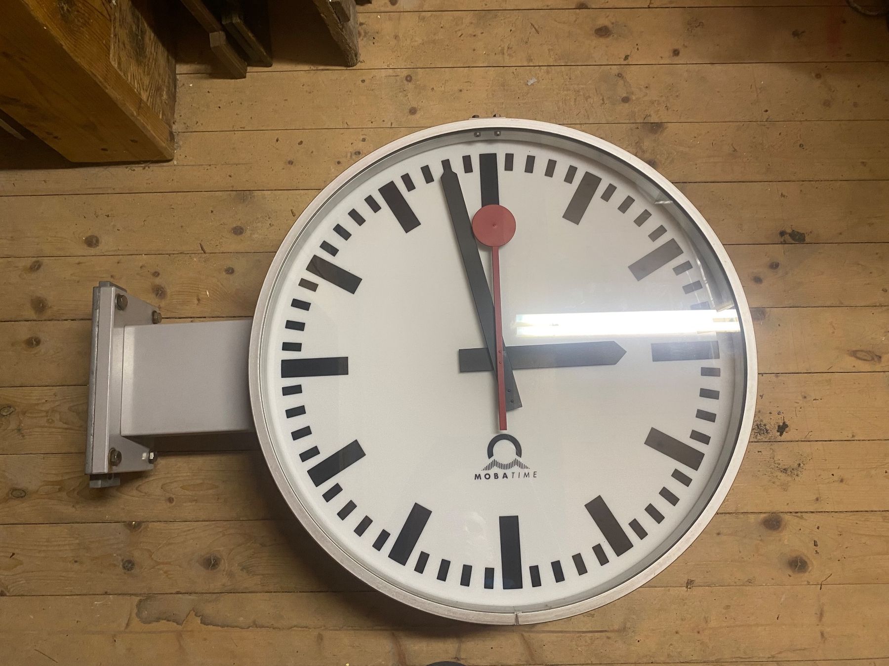 Orologi: Bahnhofsuhr Mobatime – Difettoso da Dozwil venduto da Bach_4