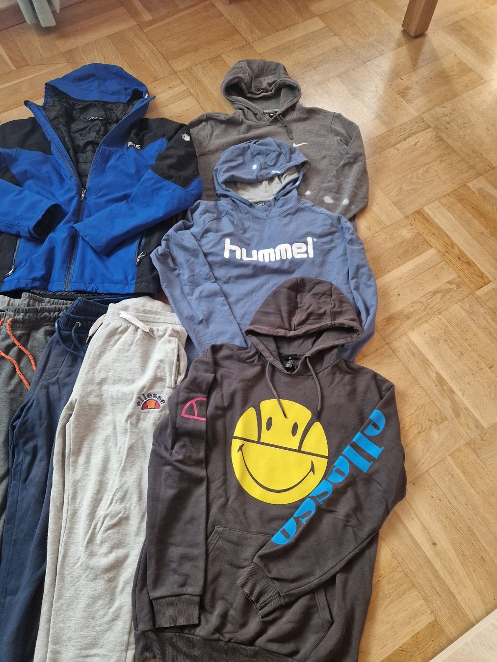 Nike Kleiderpakete & -sets: Kleiderpaket Gr. M – Gebraucht aus Dübendorf von S_reb 1