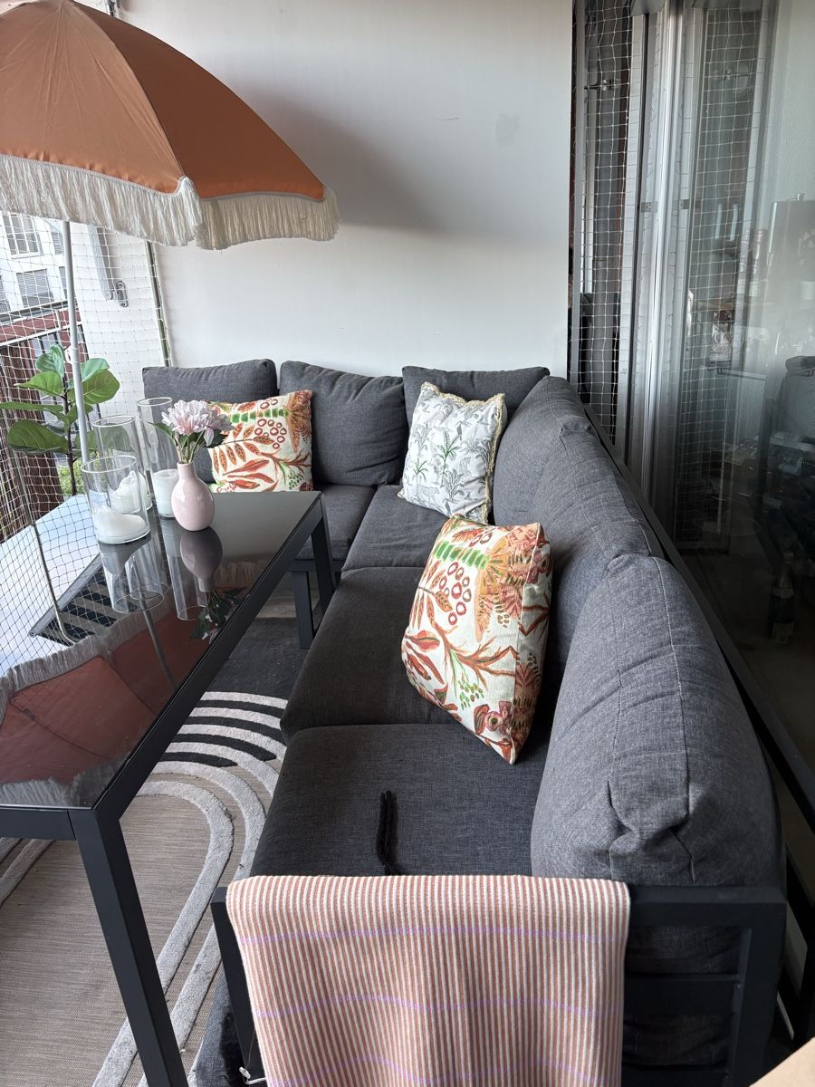 Tischset: Garten Lounge Set  Ecksofa + Tisch + Hocker  TOP Zustand – Gebraucht aus Wallisellen von des_l5yc 1