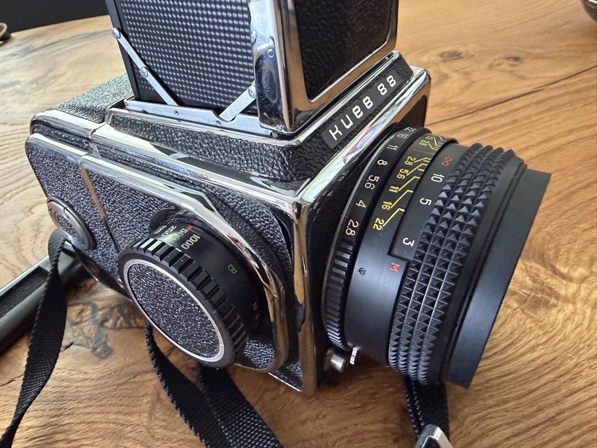Fotocamera: Kiev 88 mit 3 Objektiven 2 Magazinen  – Usato da Kerzers venduto da skoopz5 1