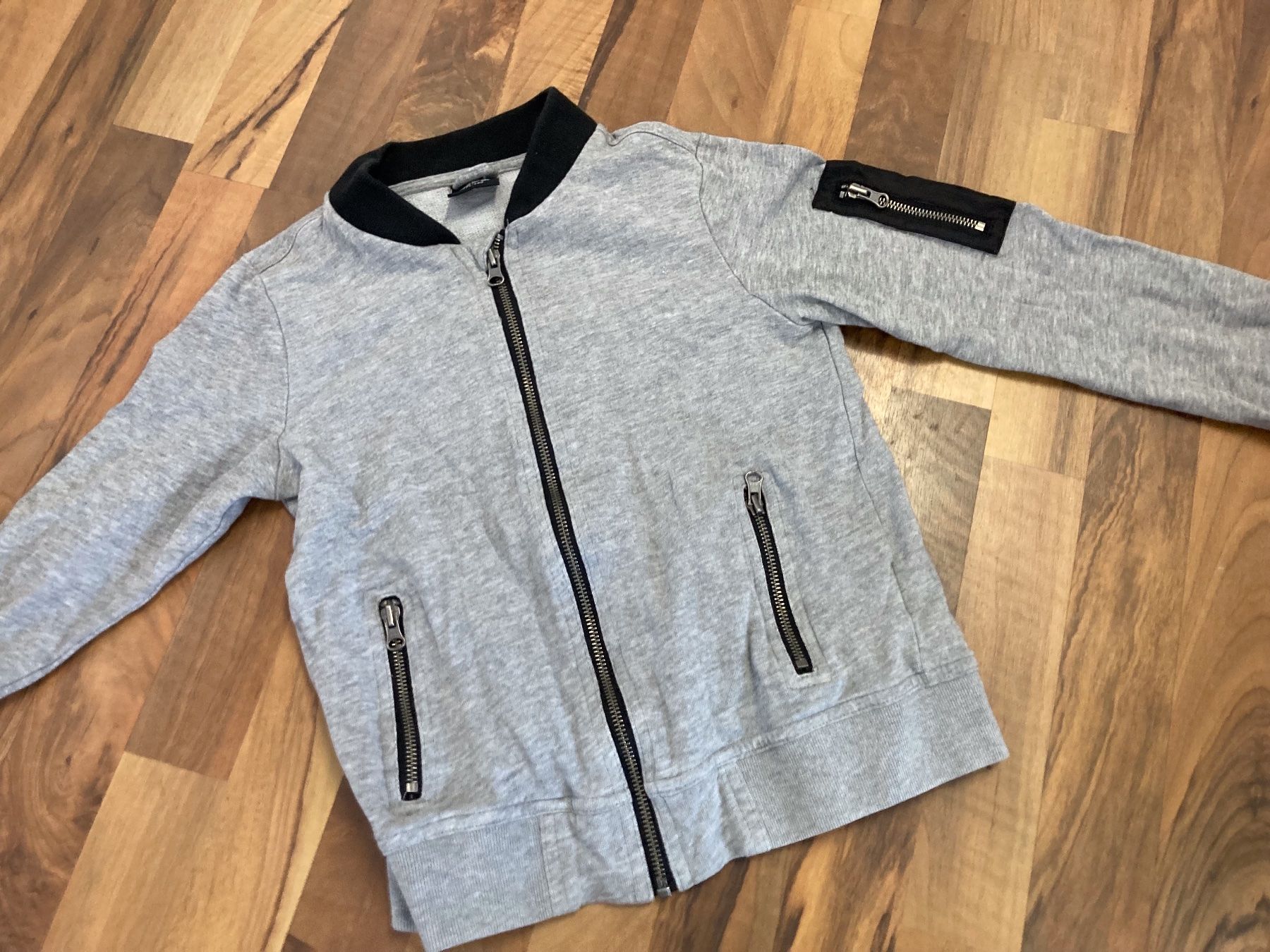Giacche & Cappotti: College Jacke Jäcklein 134/140 grau – Usato da Schötz venduto da Jekyll666