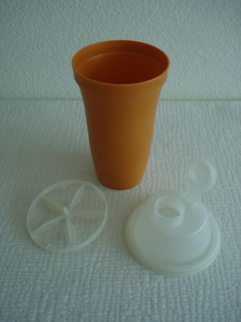 Tupperware Behälter & Ähnliches: Tupperware Schüttelbecher & 1 Lt. Krug – Gebraucht aus Regensdorf von anna059 5