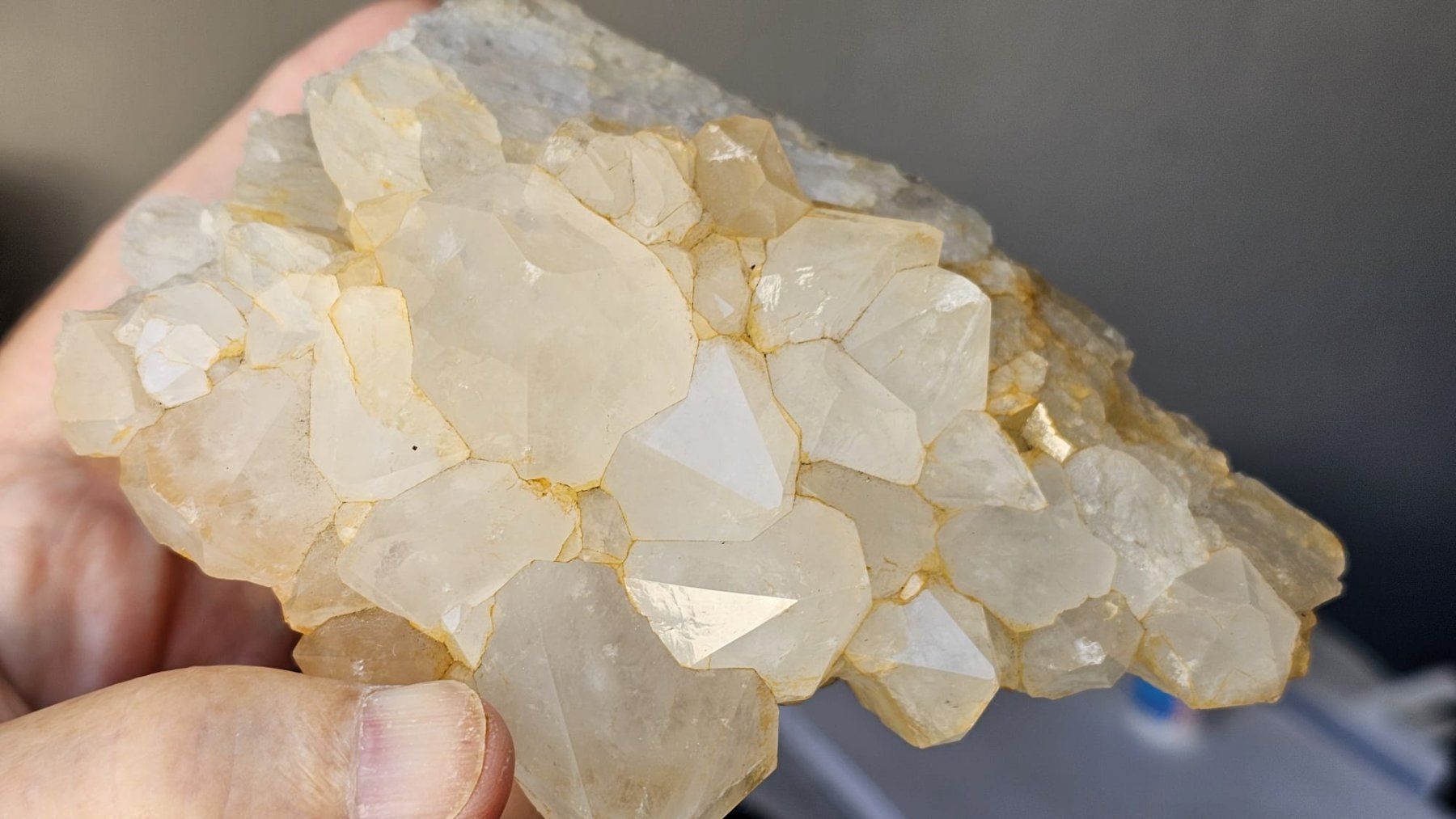 Minerali & Pietre curative: Large Calcite Crystal Cluster on Matrix – Usato da St-Légier-Chiésaz venduto da nig_dk7p 5
