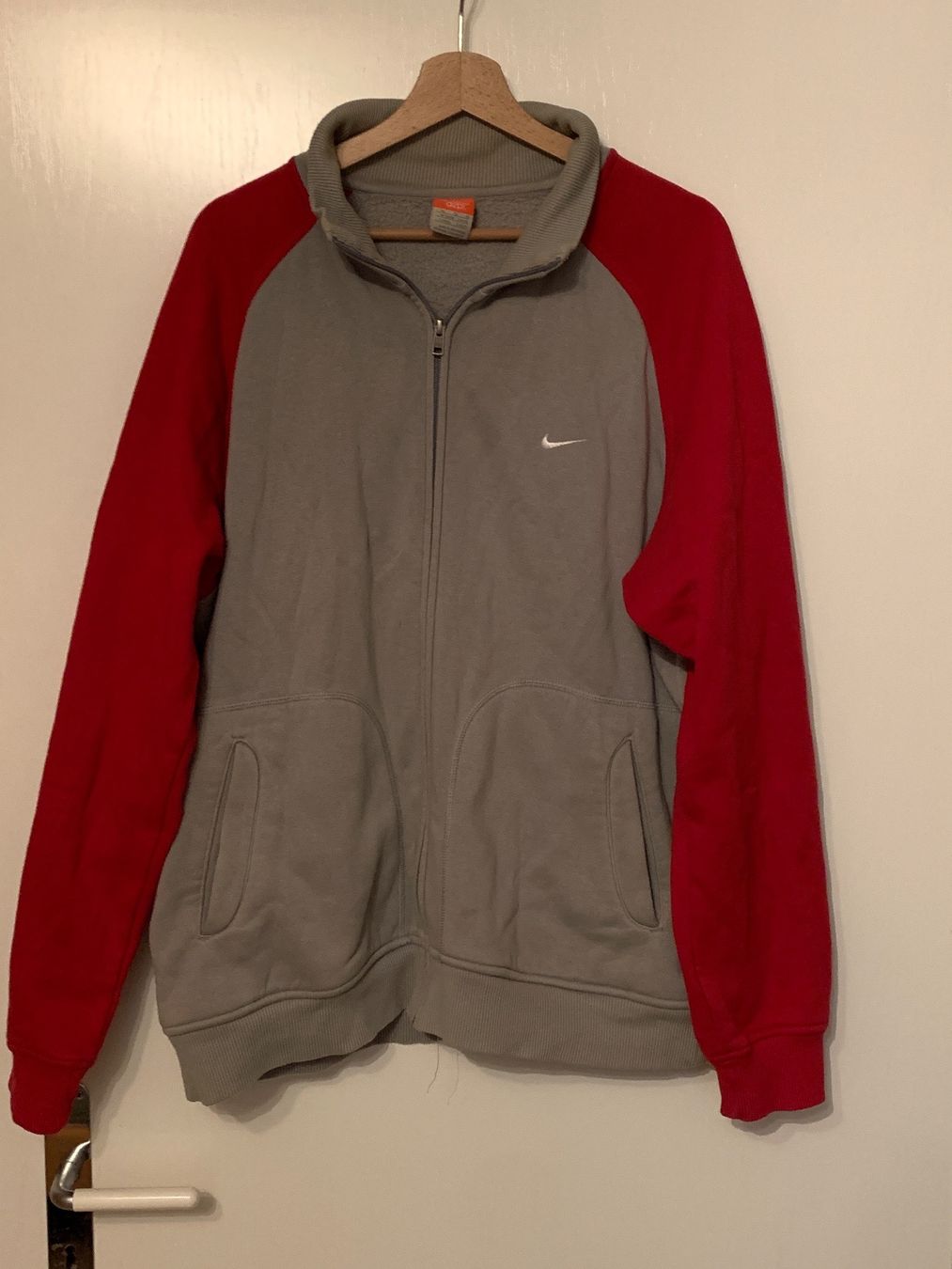 Nike Vestes: Nike Jacke Grösse XL – D'occasion à ZUFIKON par SULMI01 1