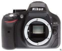 Nikon D5200+ Charger+ 18-55mm Lens + Lowerpro BAG