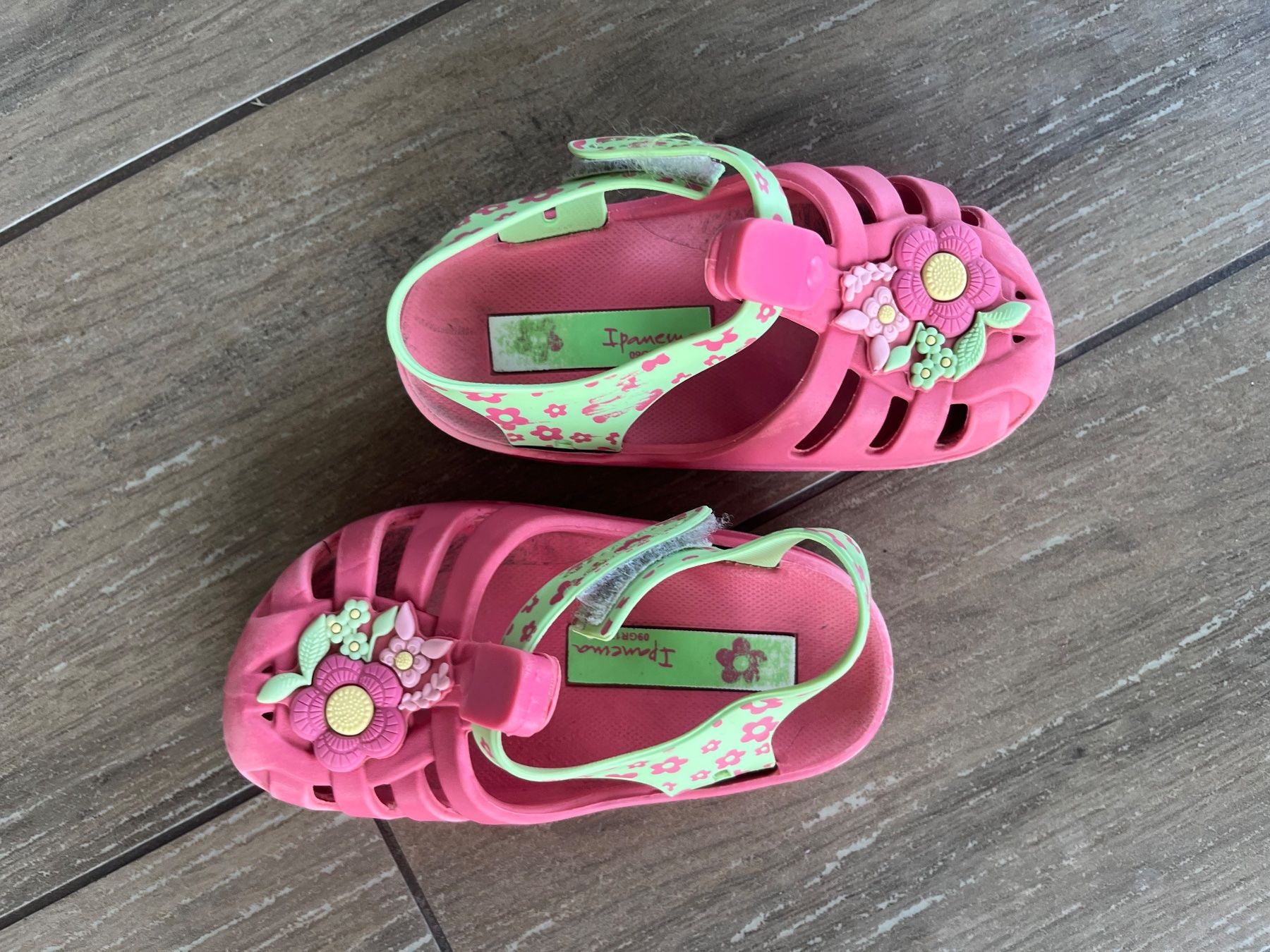 Scarpe per ragazze: 22-23_Badeschuhe – Usato da Versegeres venduto da kista 1