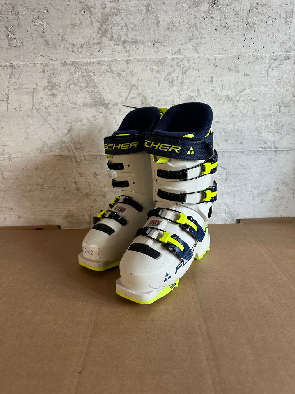 Fischer Schuhe für Jungen: Fischer Junior Skischuhe 22.5 / Gr. 36 – Gebraucht aus Emmenbrücke von karkarkar 1